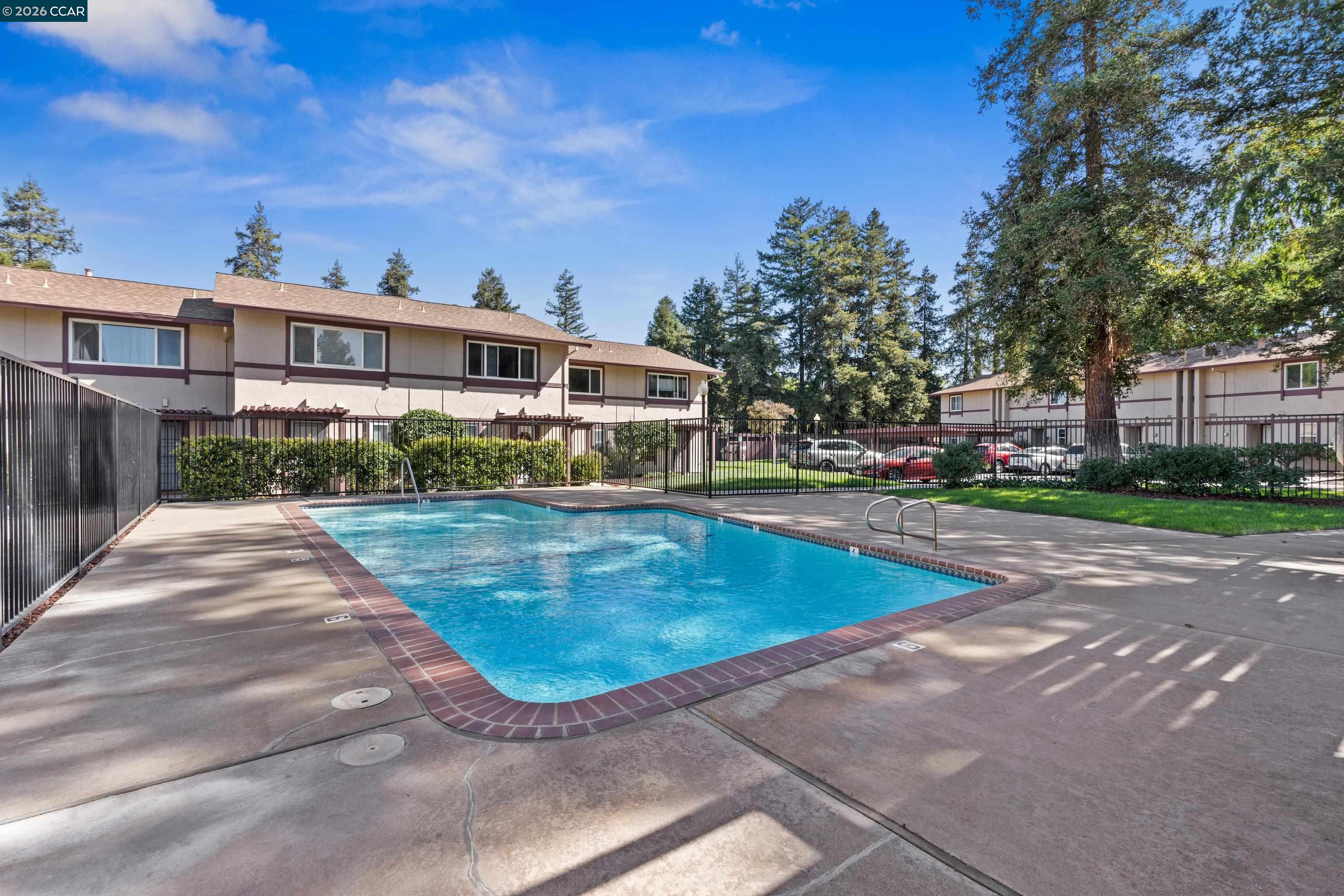 1535 Parkwood Pl