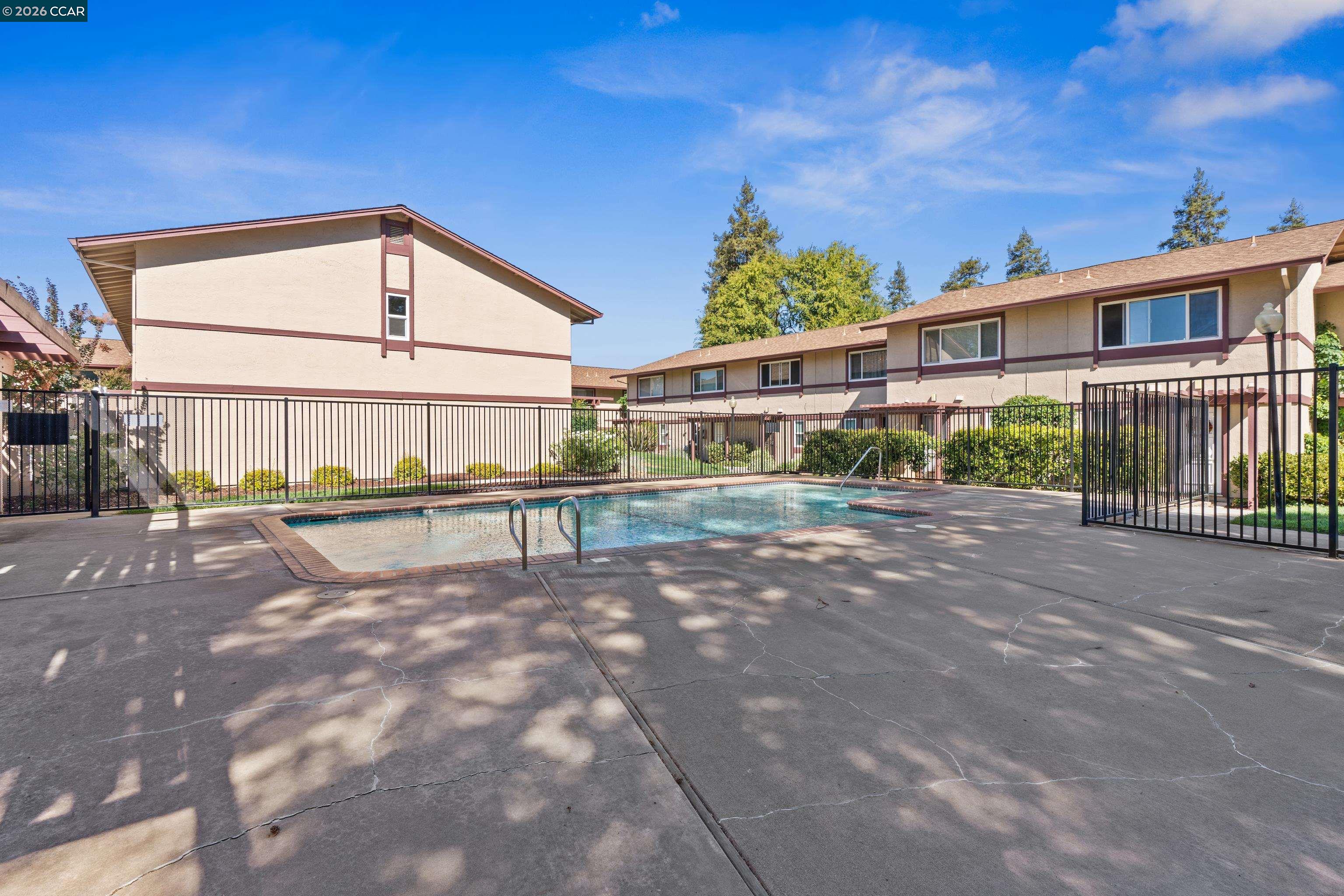 1535 Parkwood Pl