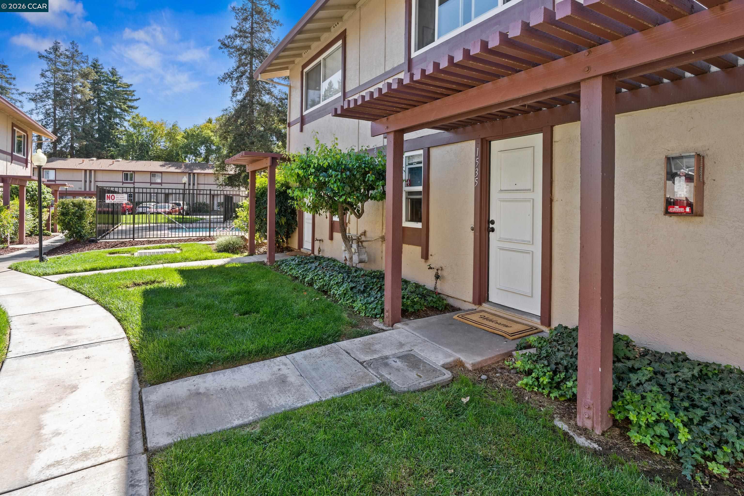 1535 Parkwood Pl