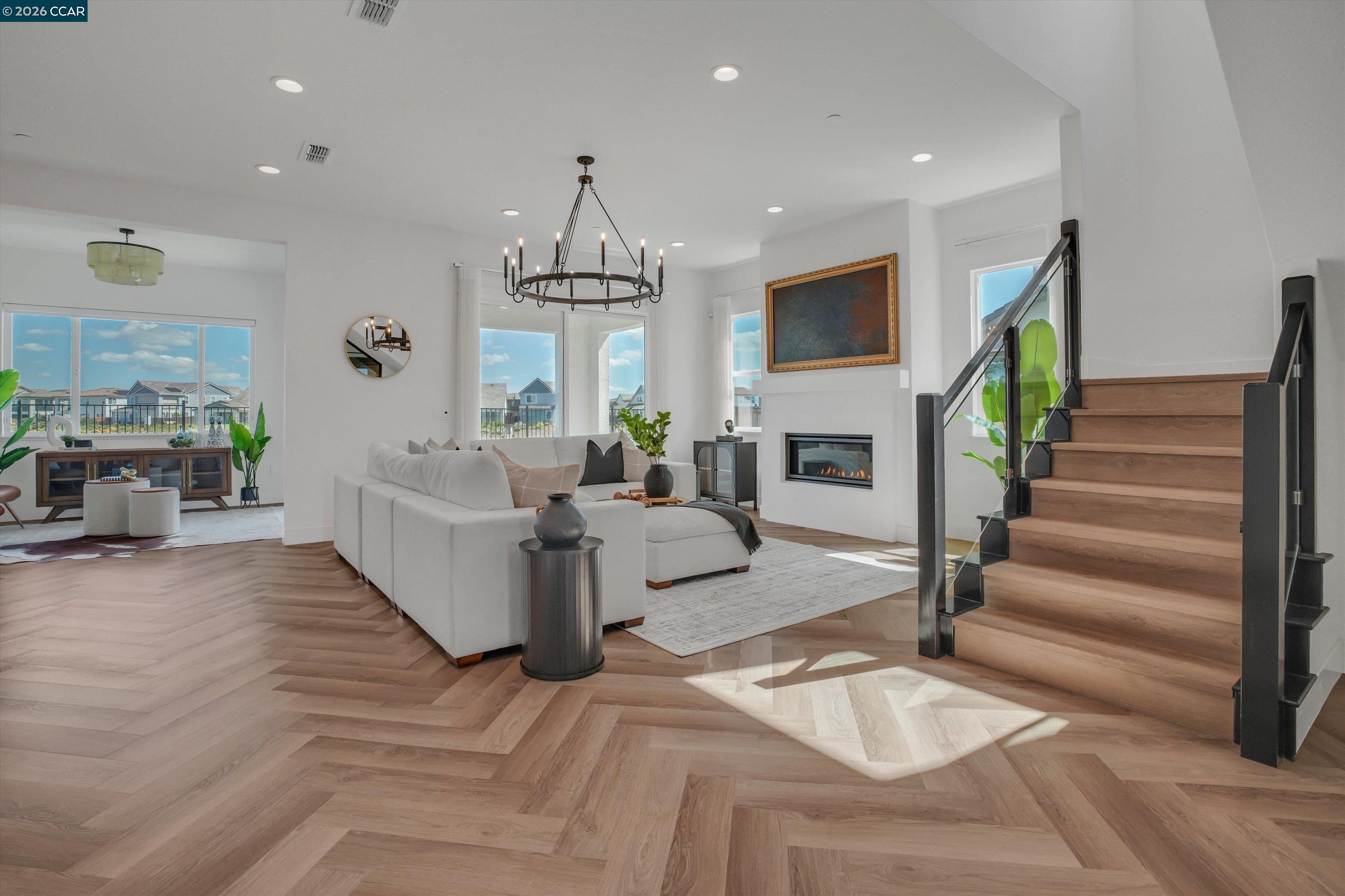 3368 Mulholland Dr
