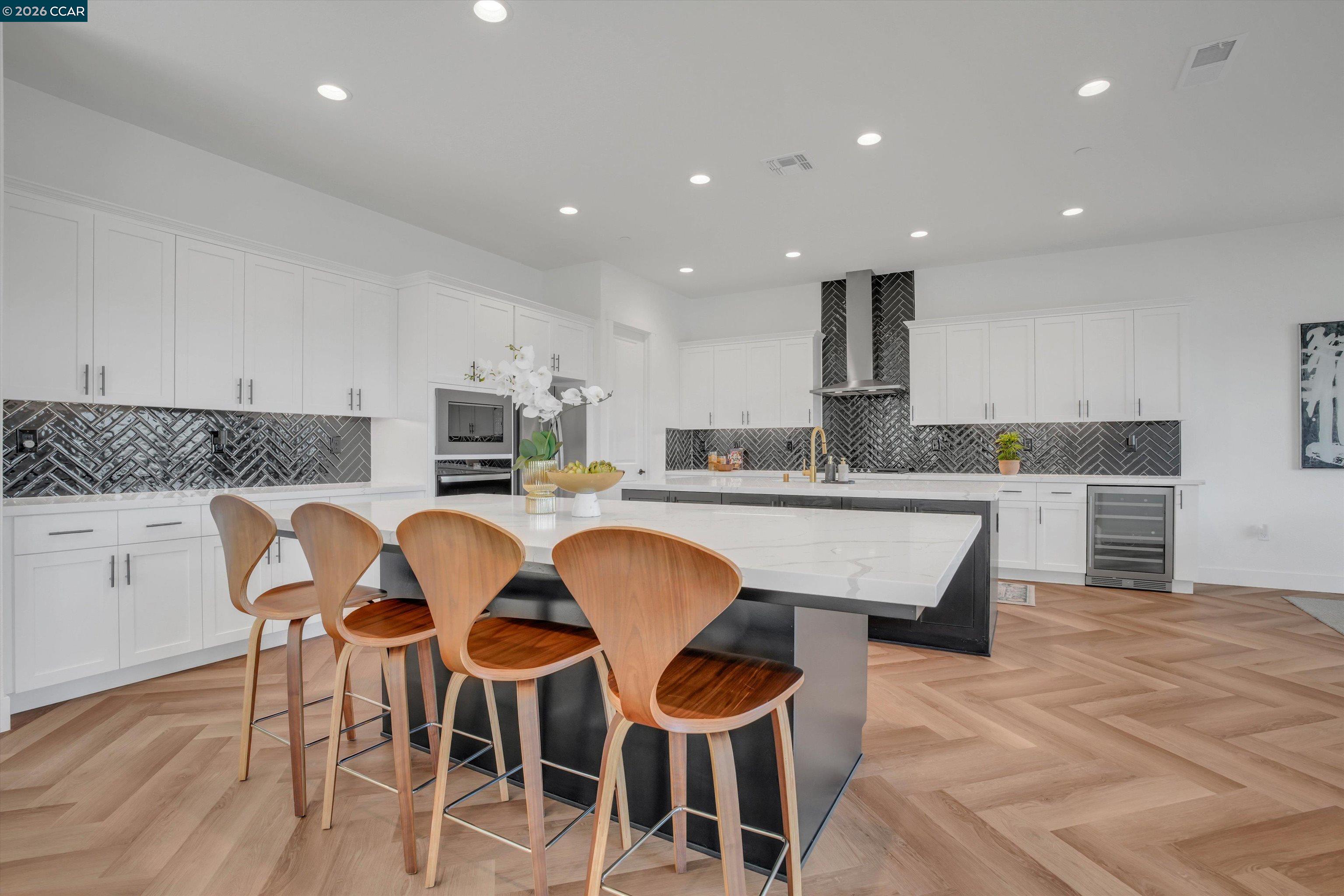 3368 Mulholland Dr