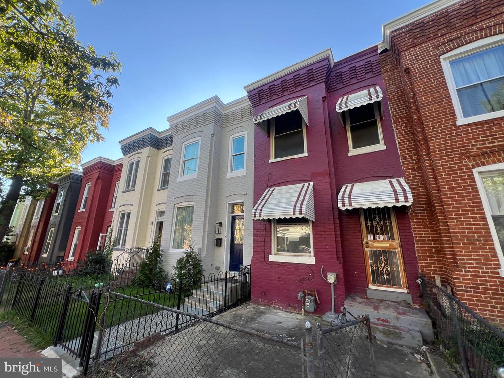 2230 12TH STREET NW