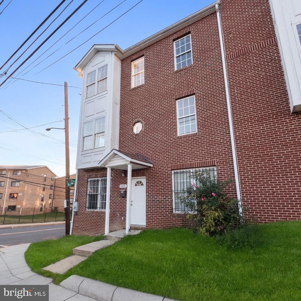 2409 BRYAN PLACE SE