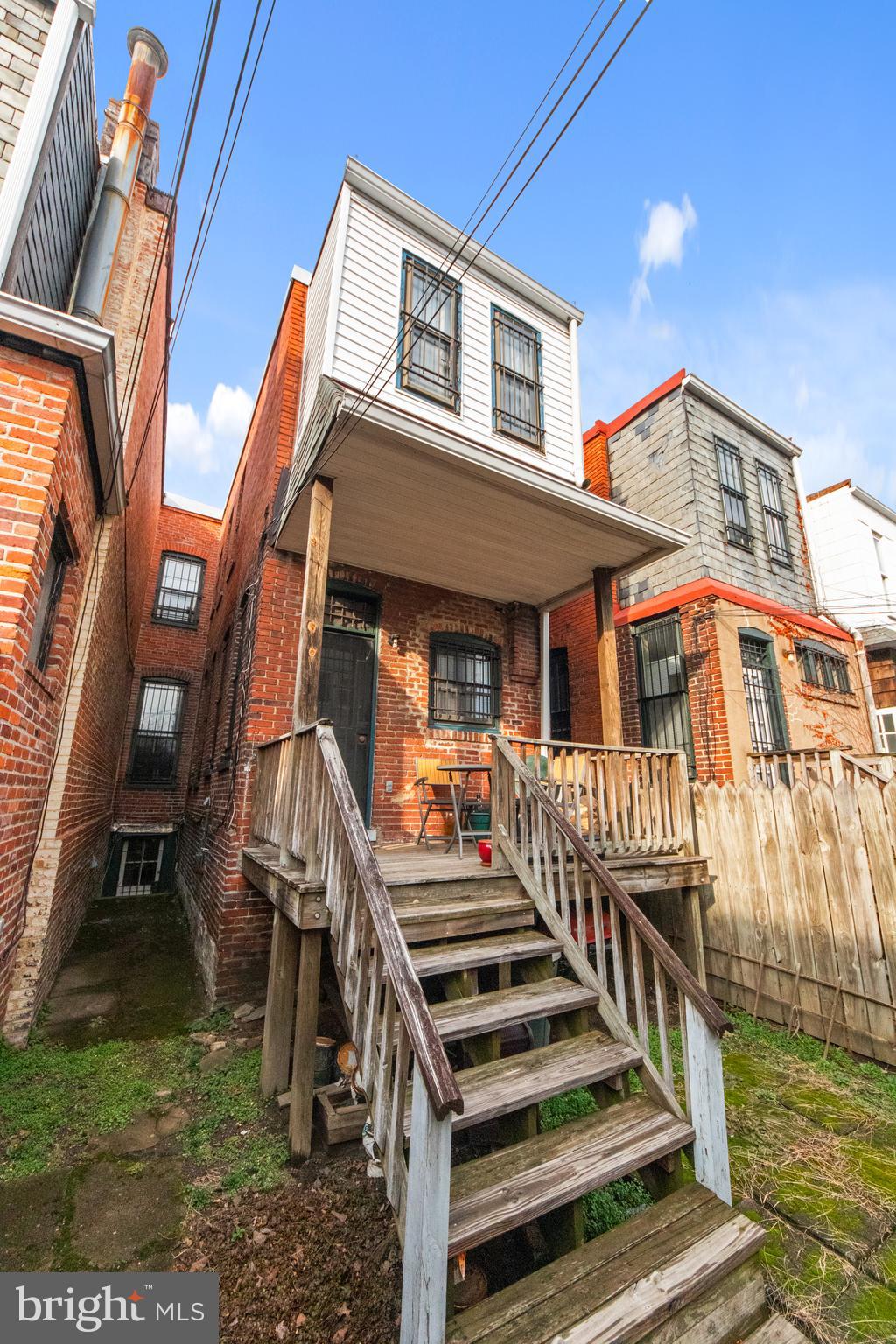1011 INDEPENDENCE AVENUE SE