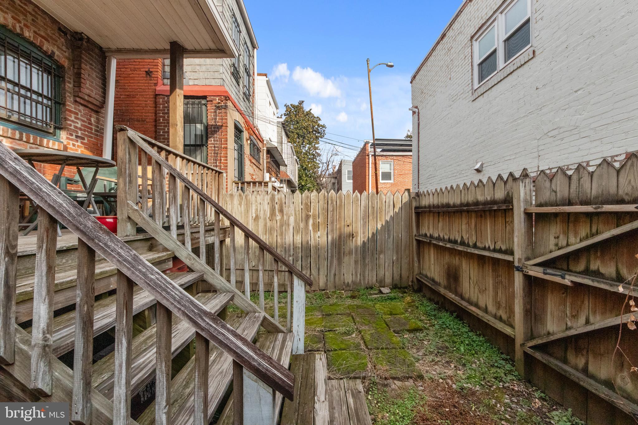 1011 INDEPENDENCE AVENUE SE