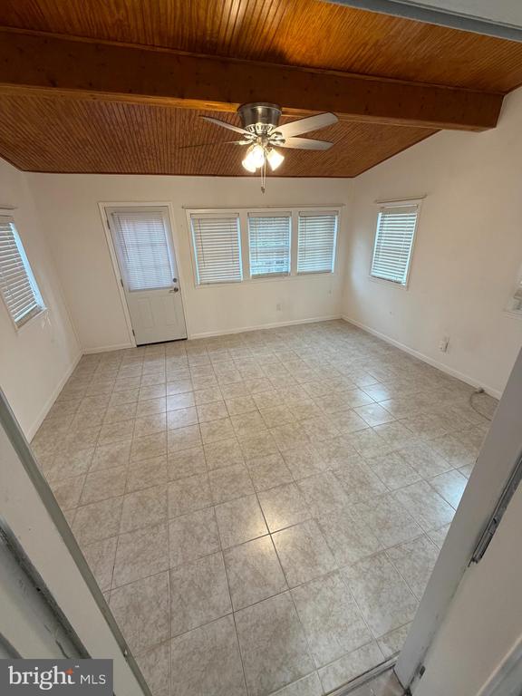 23 HOLCUMB COURT