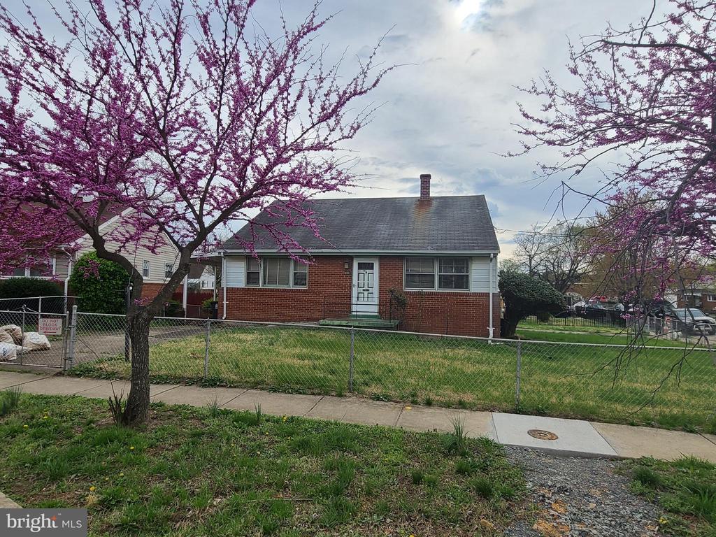 4901 MAURY PLACE