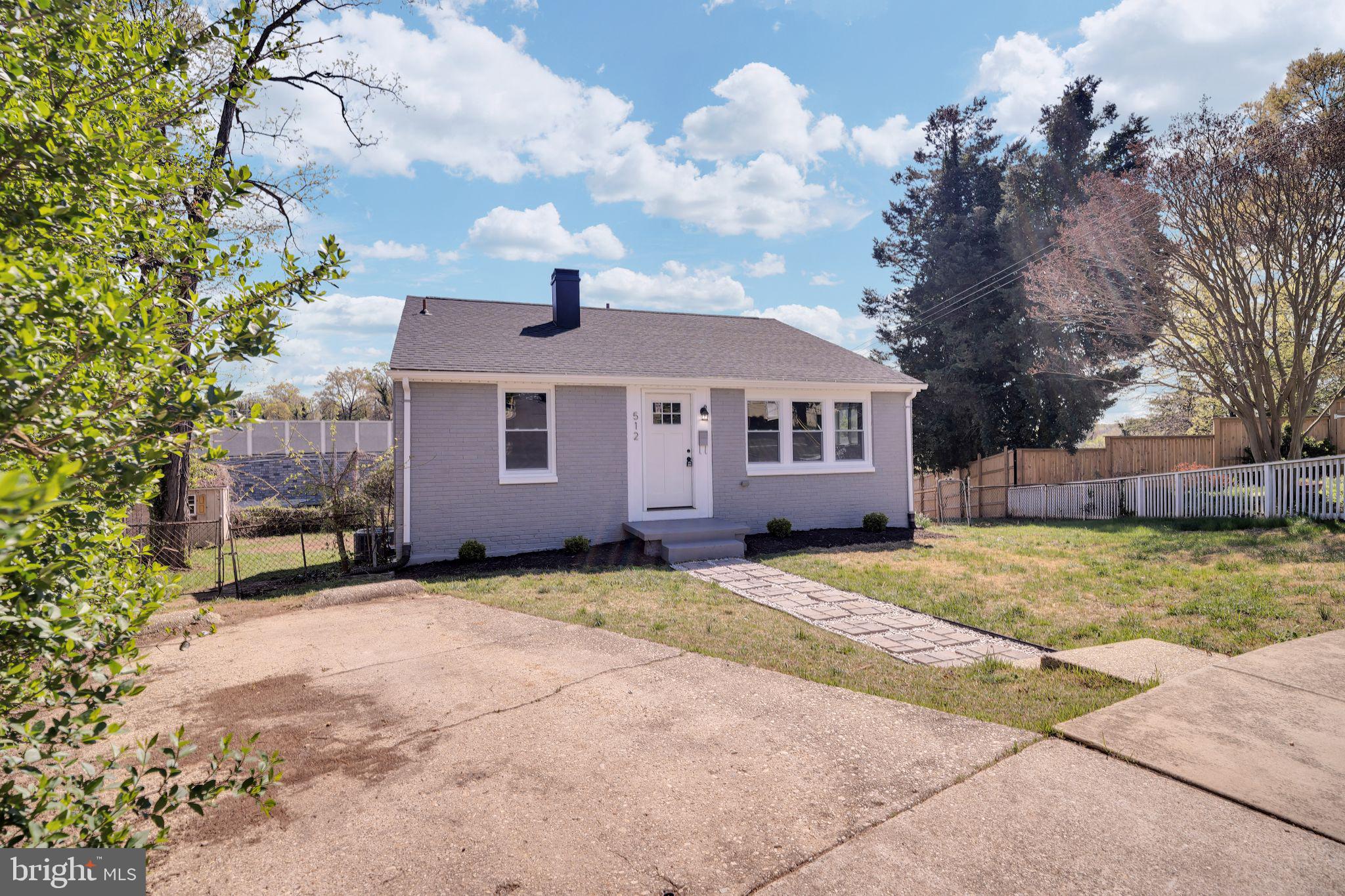 512 WINSLOW ROAD