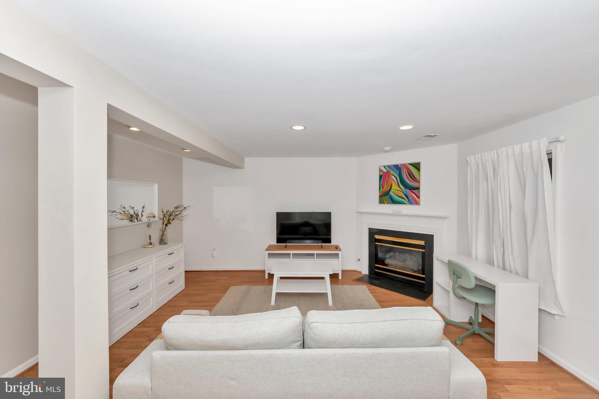 6323 FRANCONIA COMMONS DRIVE