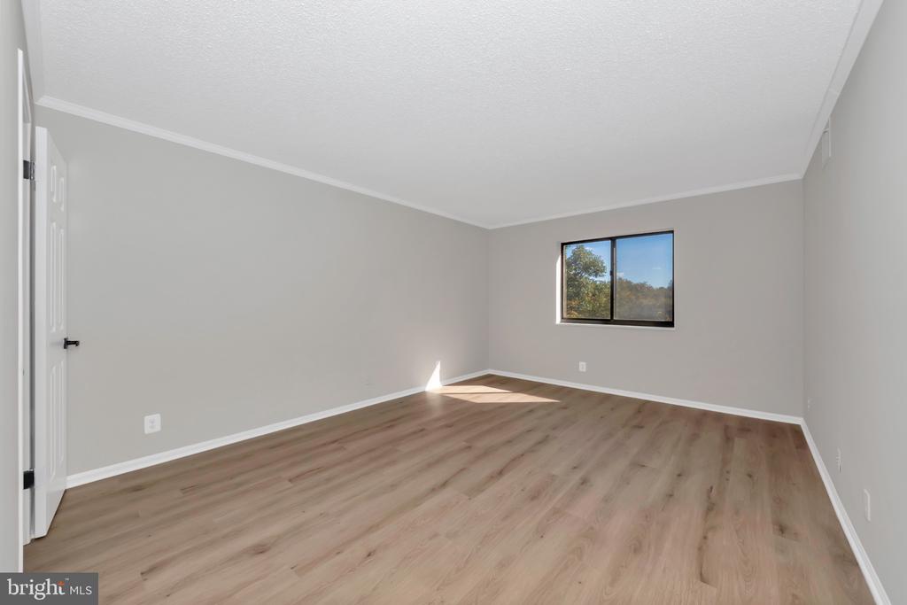 5904 MOUNT EAGLE DRIVE 210