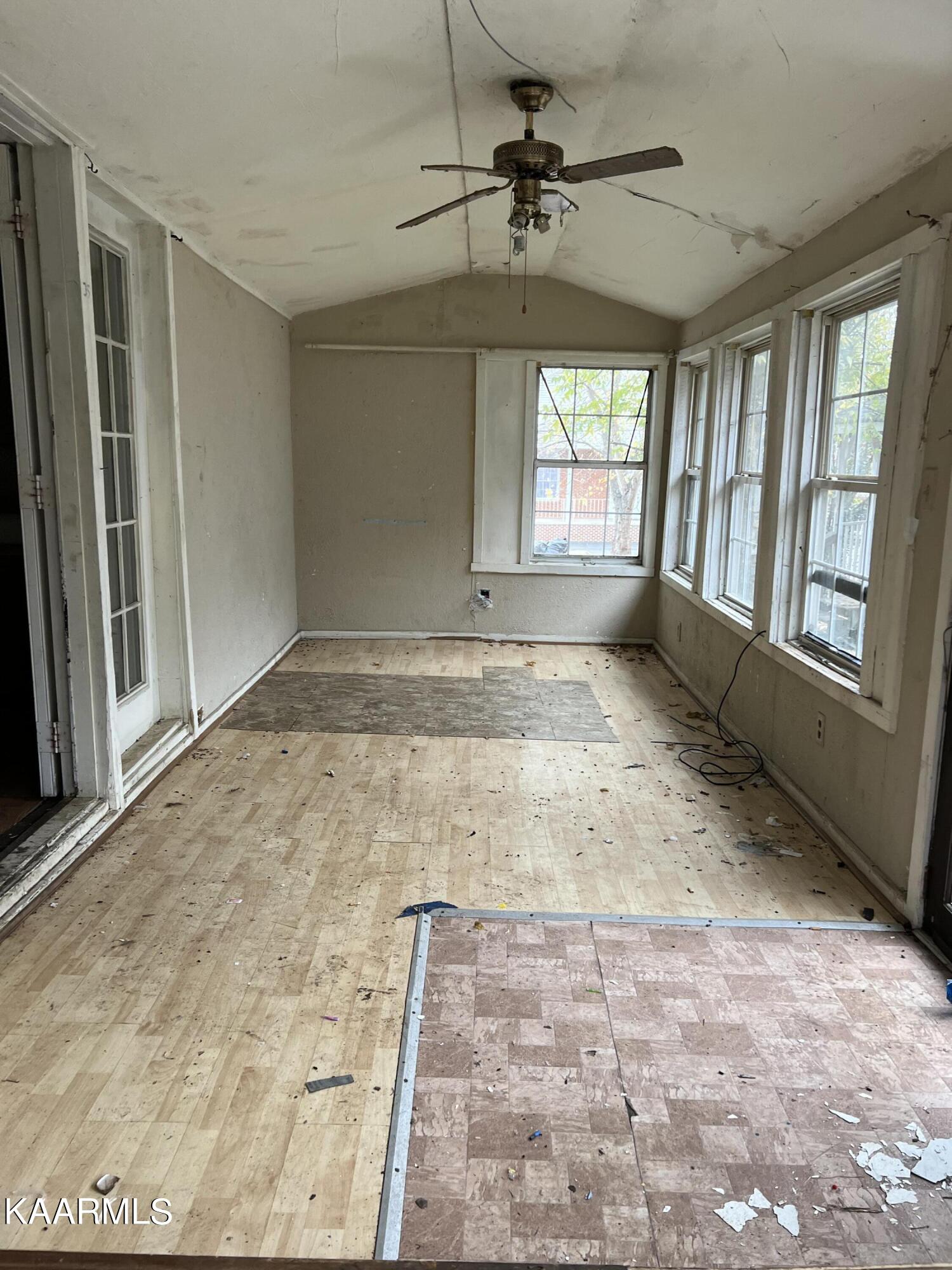 607 S Indiana Ave, LaFollette