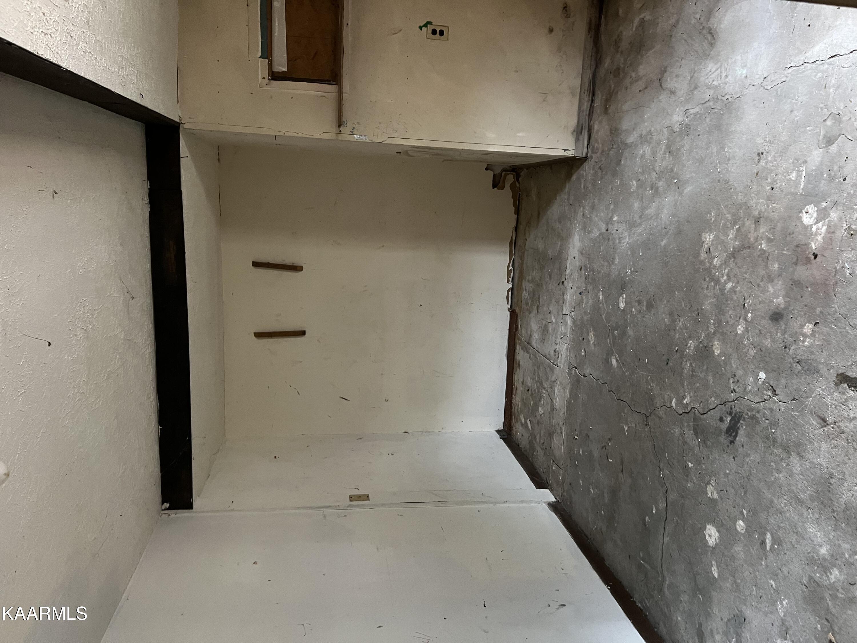 607 S Indiana Ave, LaFollette