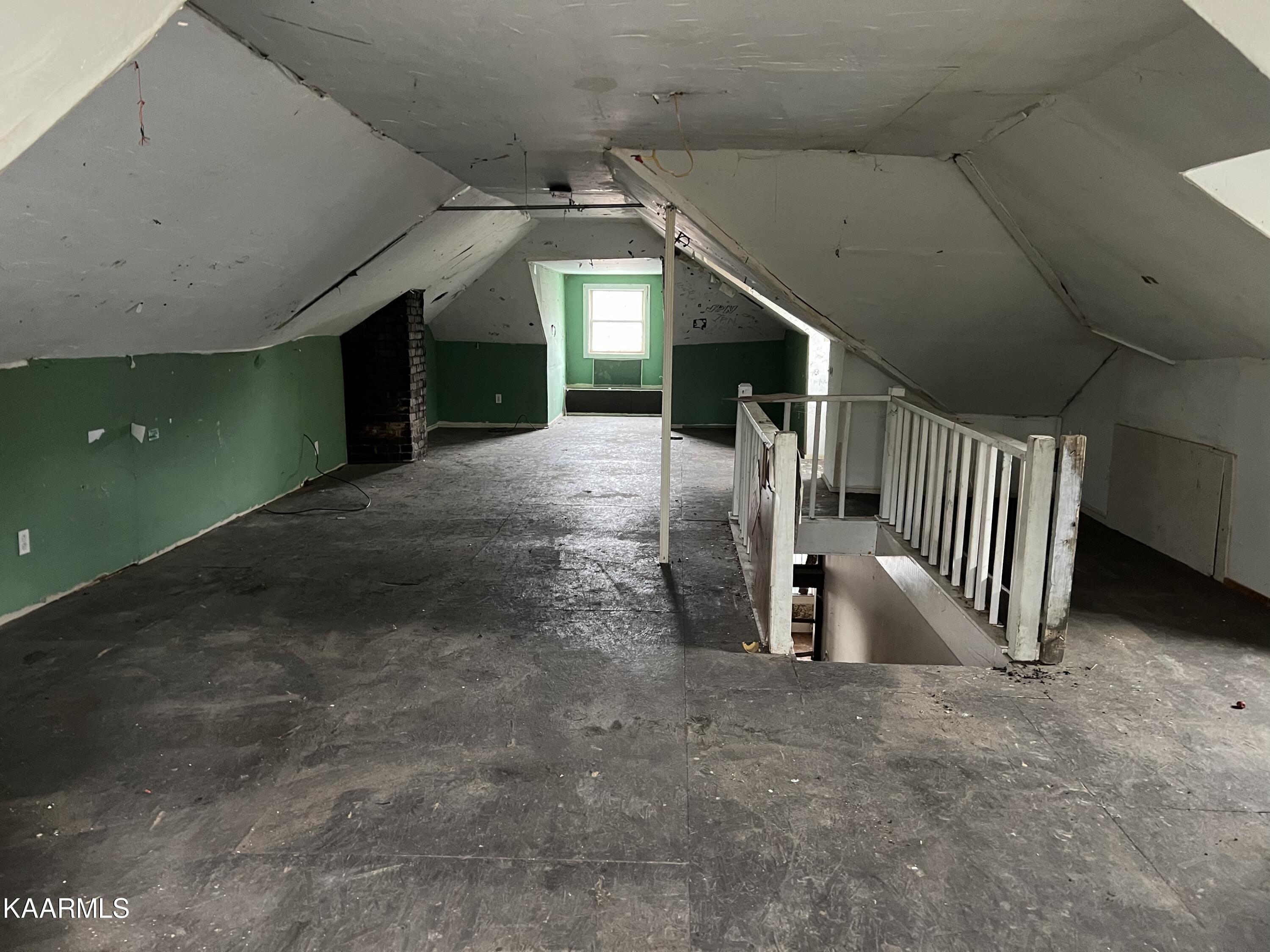 607 S Indiana Ave, LaFollette