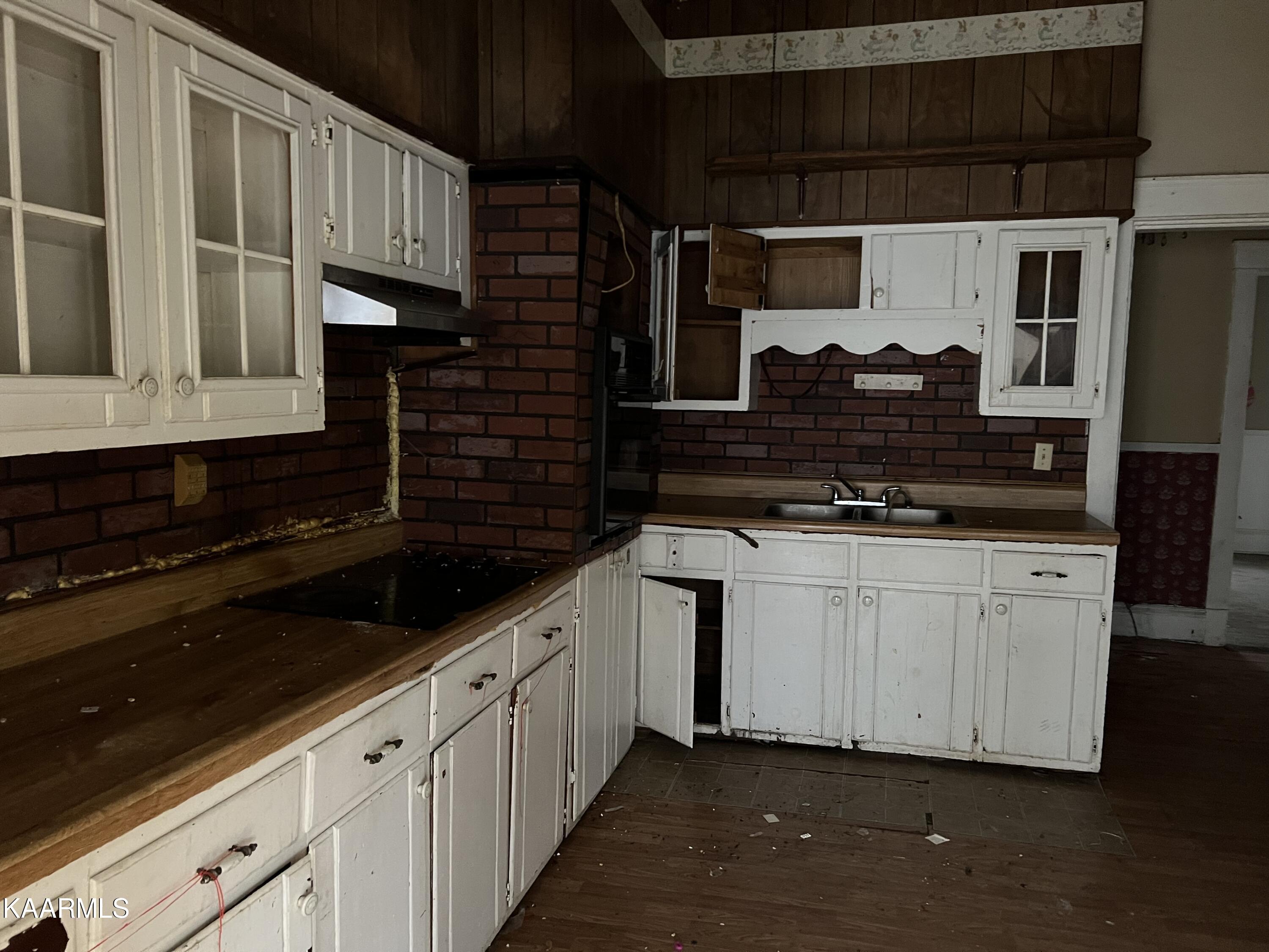 607 S Indiana Ave, LaFollette