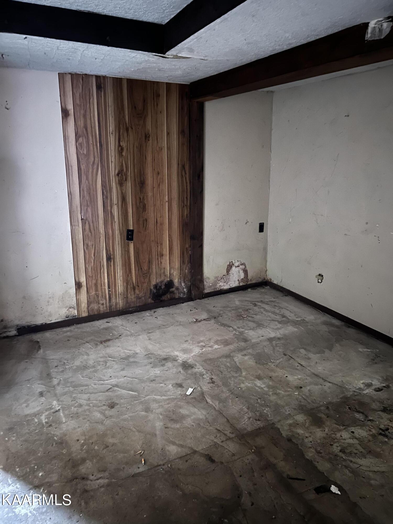 607 S Indiana Ave, LaFollette