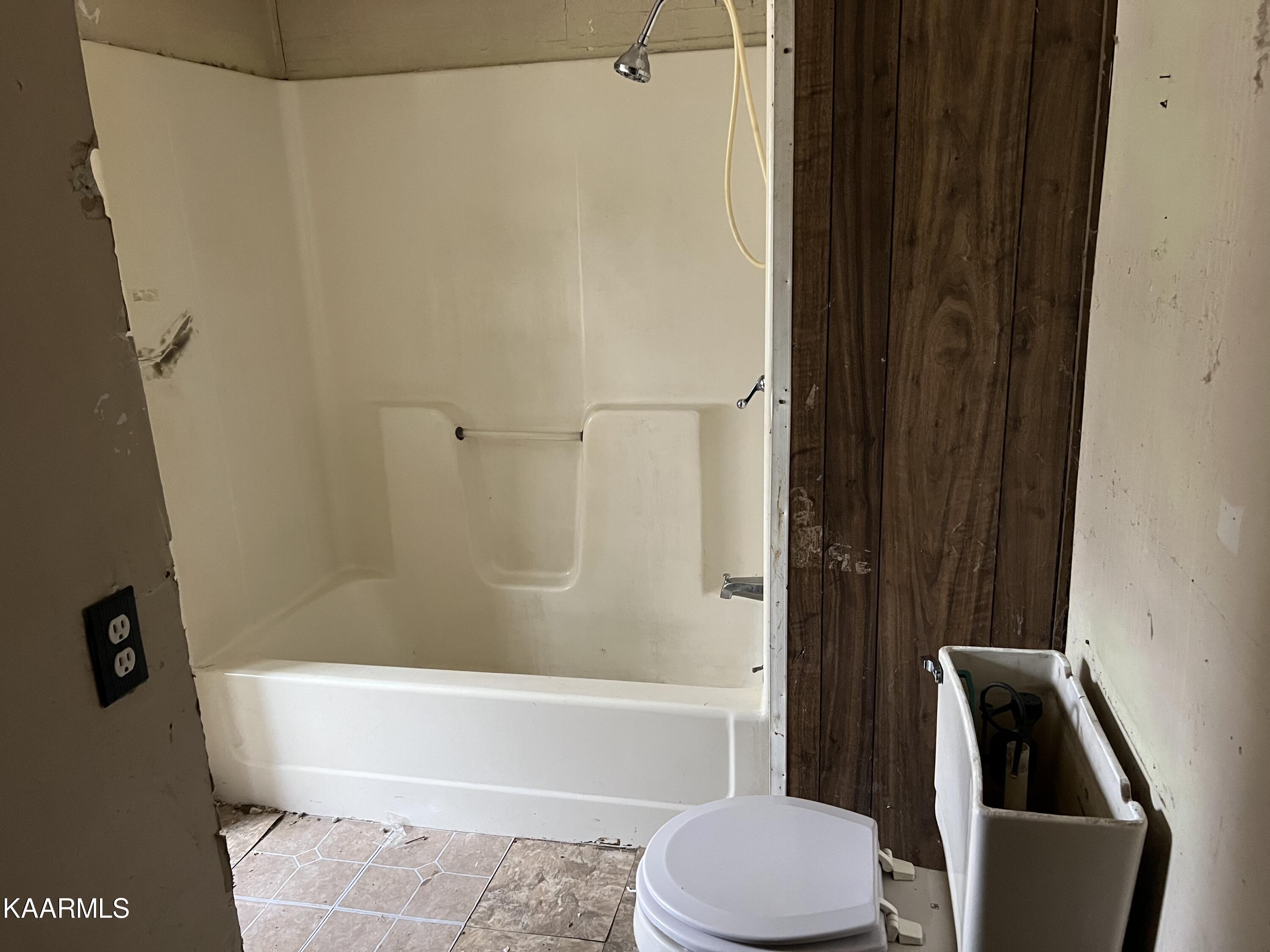 607 S Indiana Ave, LaFollette