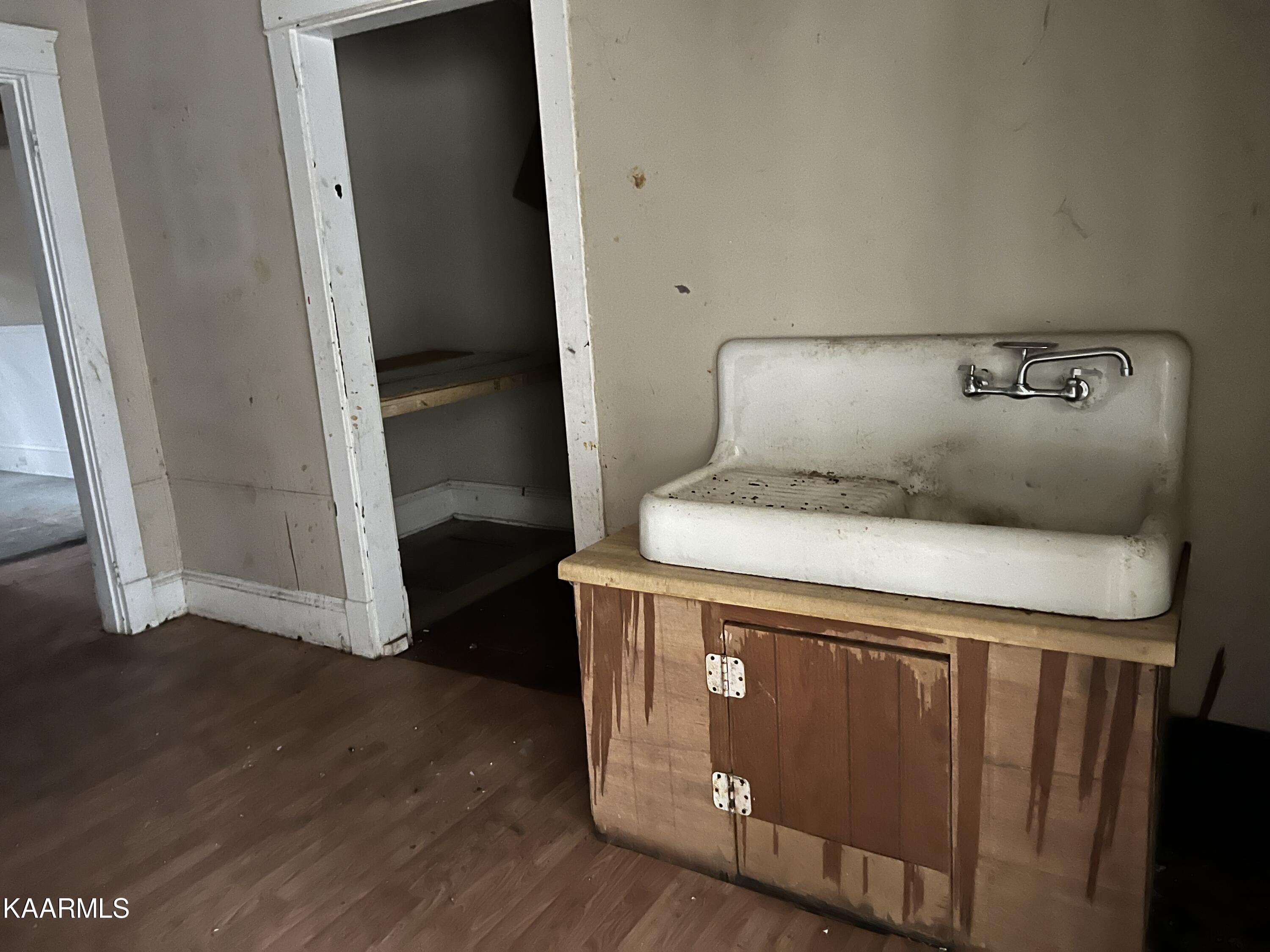 607 S Indiana Ave, LaFollette