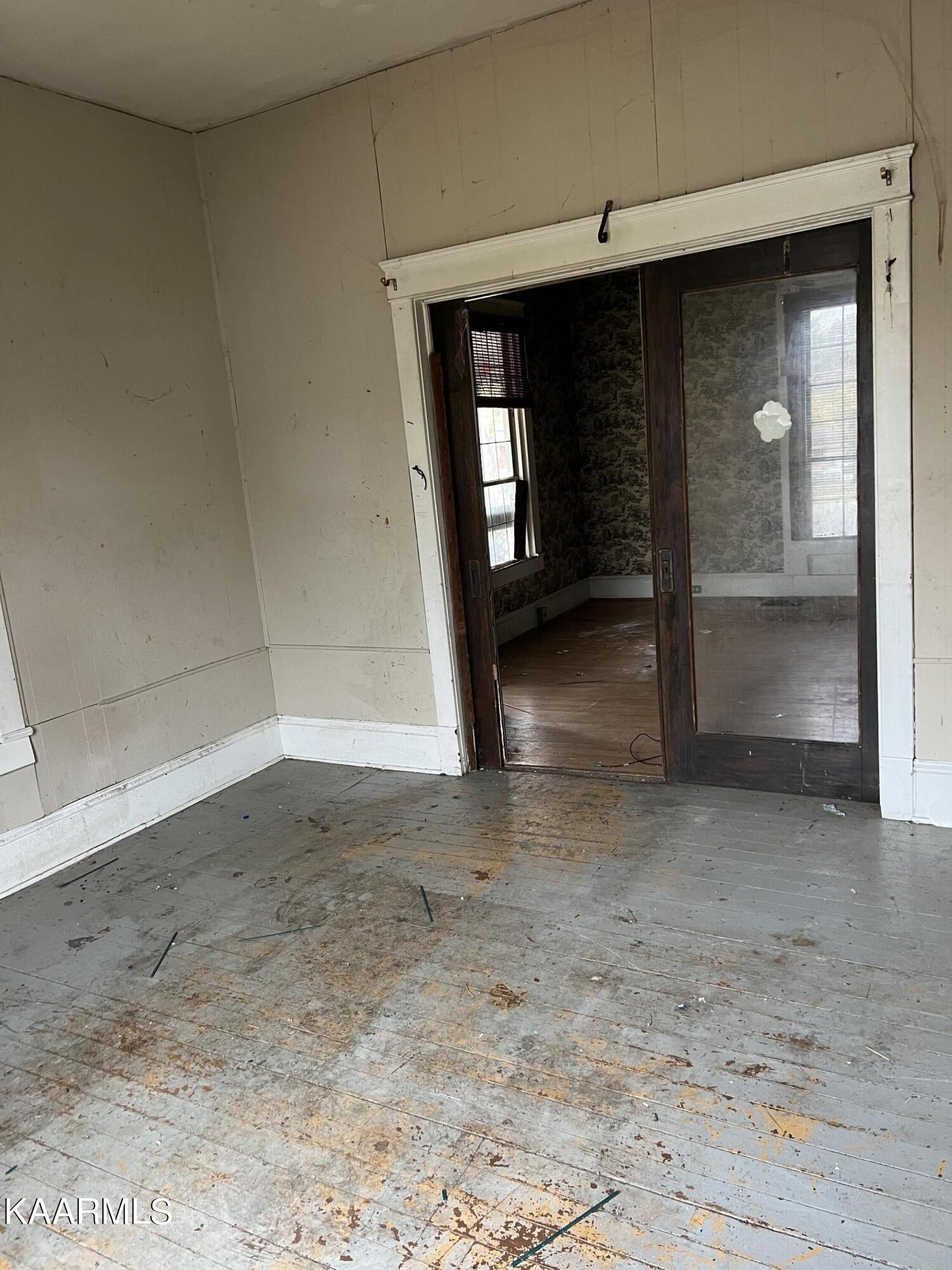 607 S Indiana Ave, LaFollette