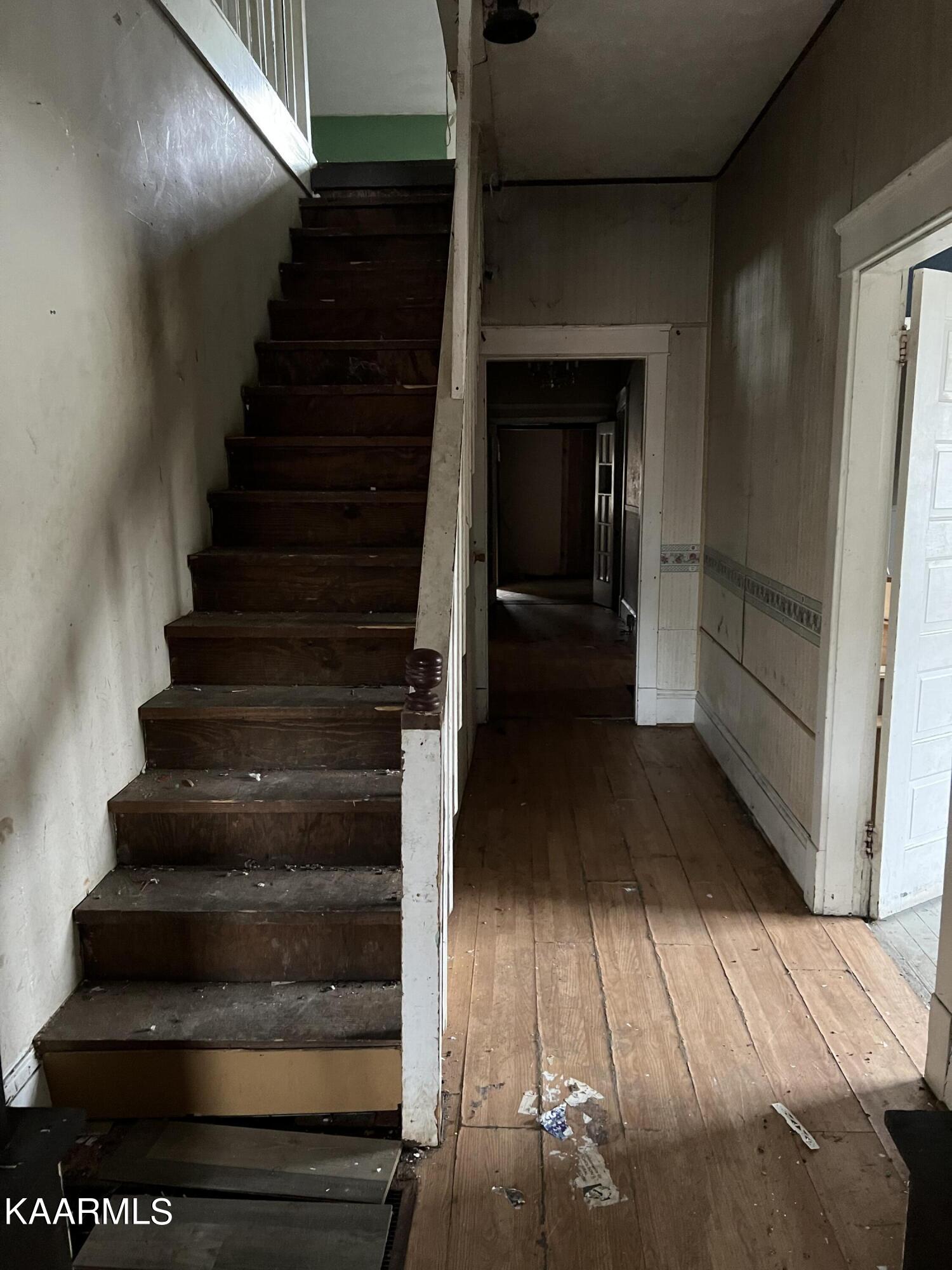 607 S Indiana Ave, LaFollette