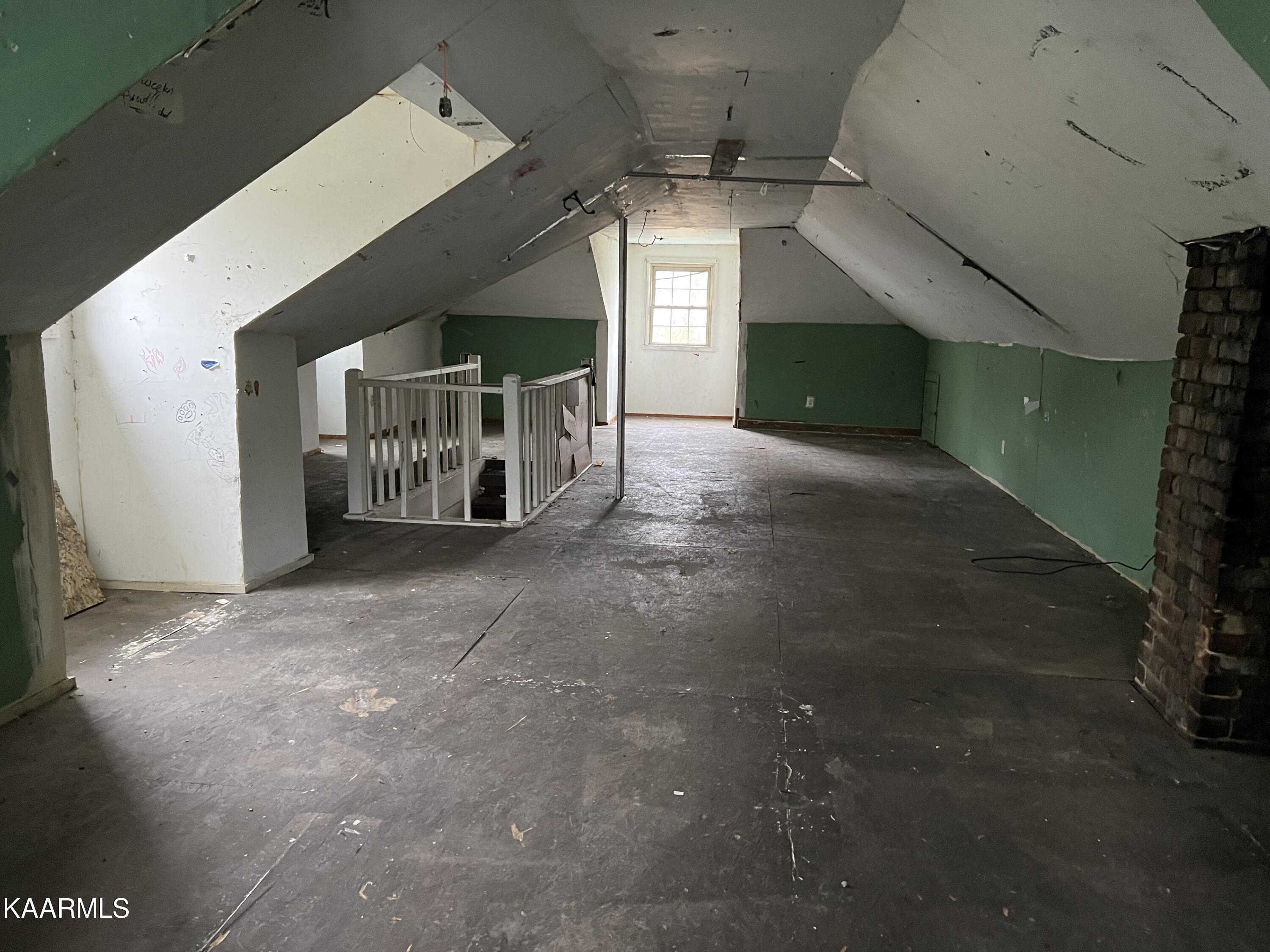 607 S Indiana Ave, LaFollette