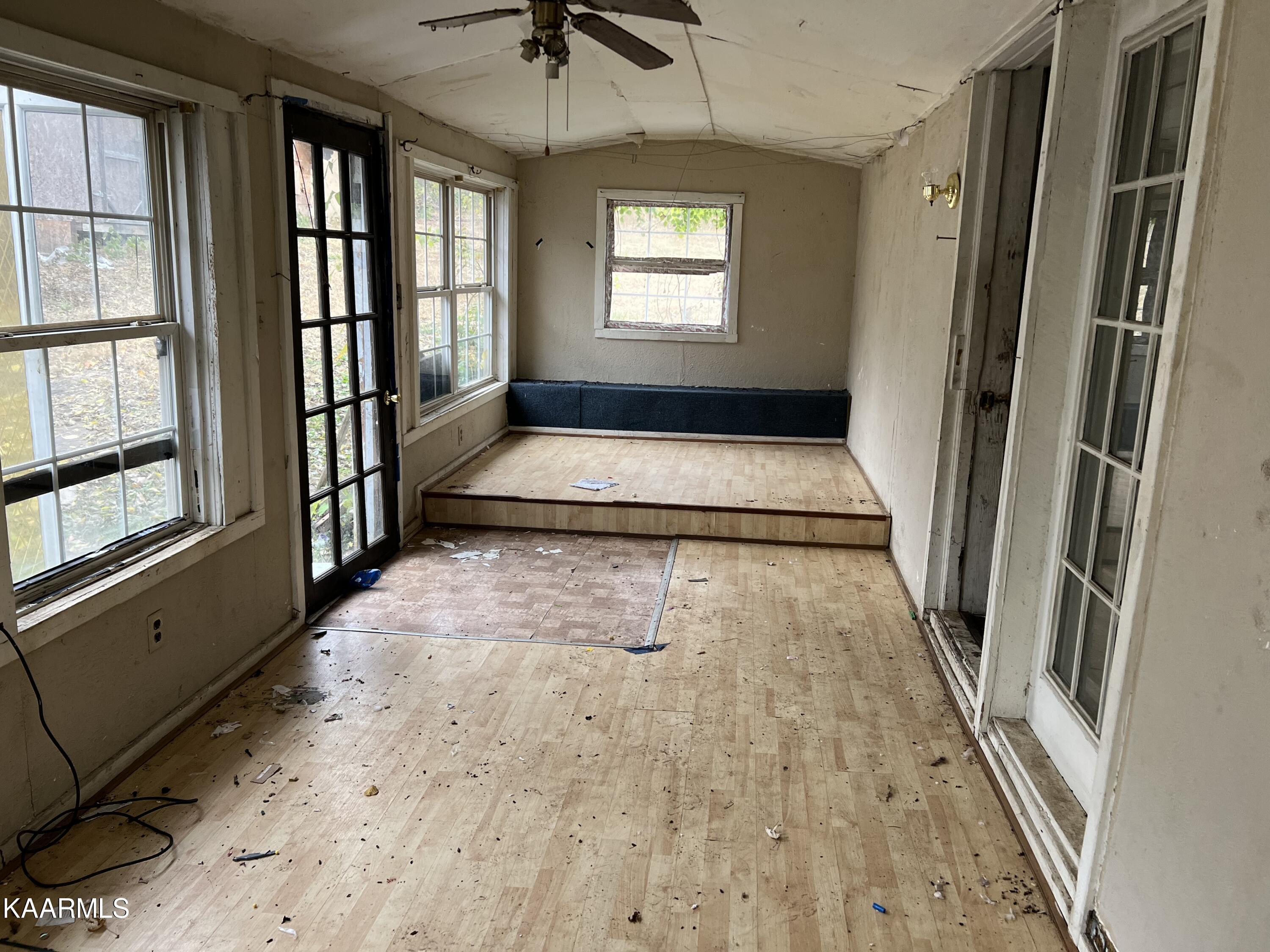 607 S Indiana Ave, LaFollette