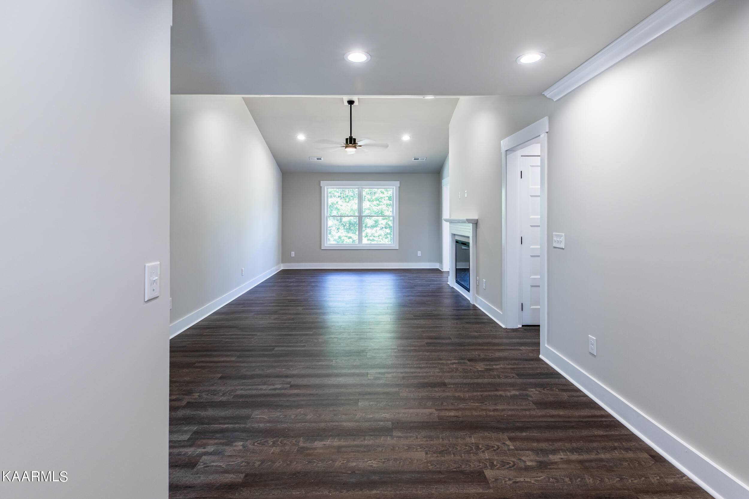 121 West Drive, LaFollette