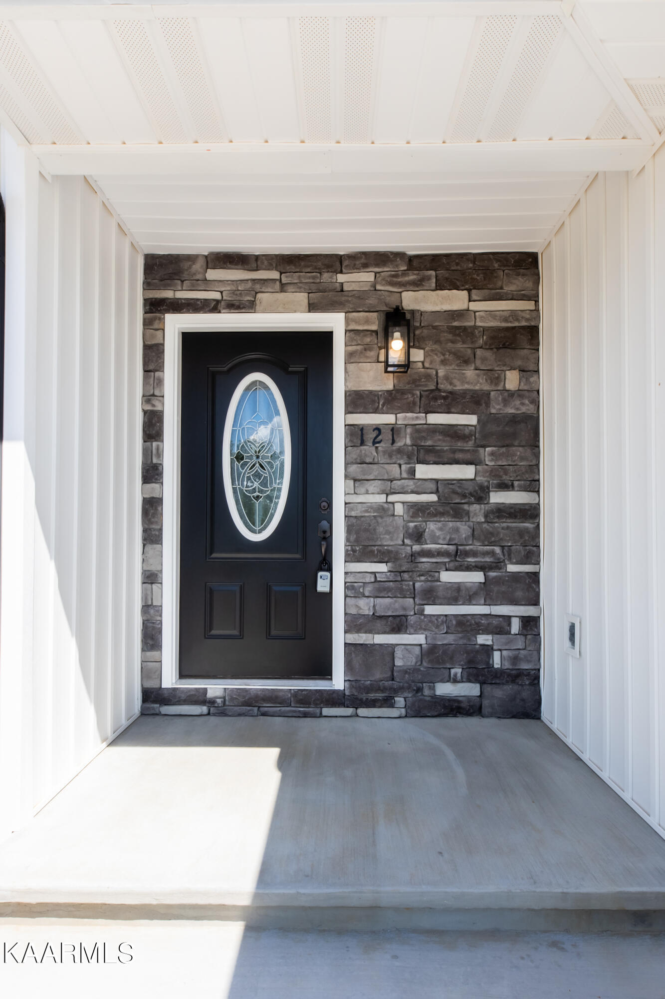 121 West Drive, LaFollette