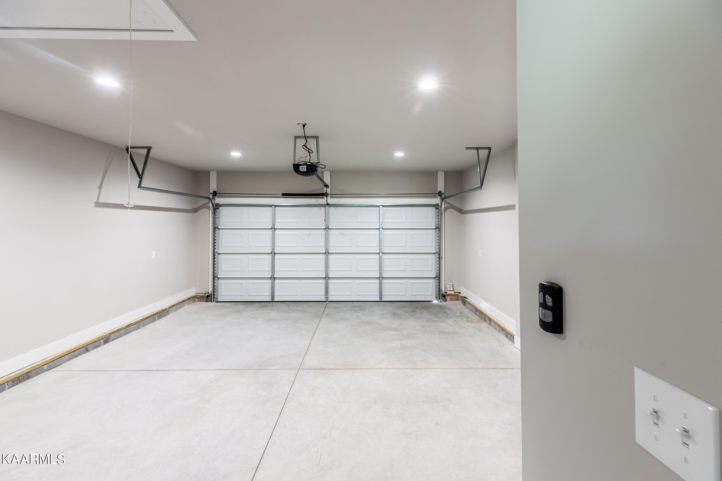 121 West Drive, LaFollette