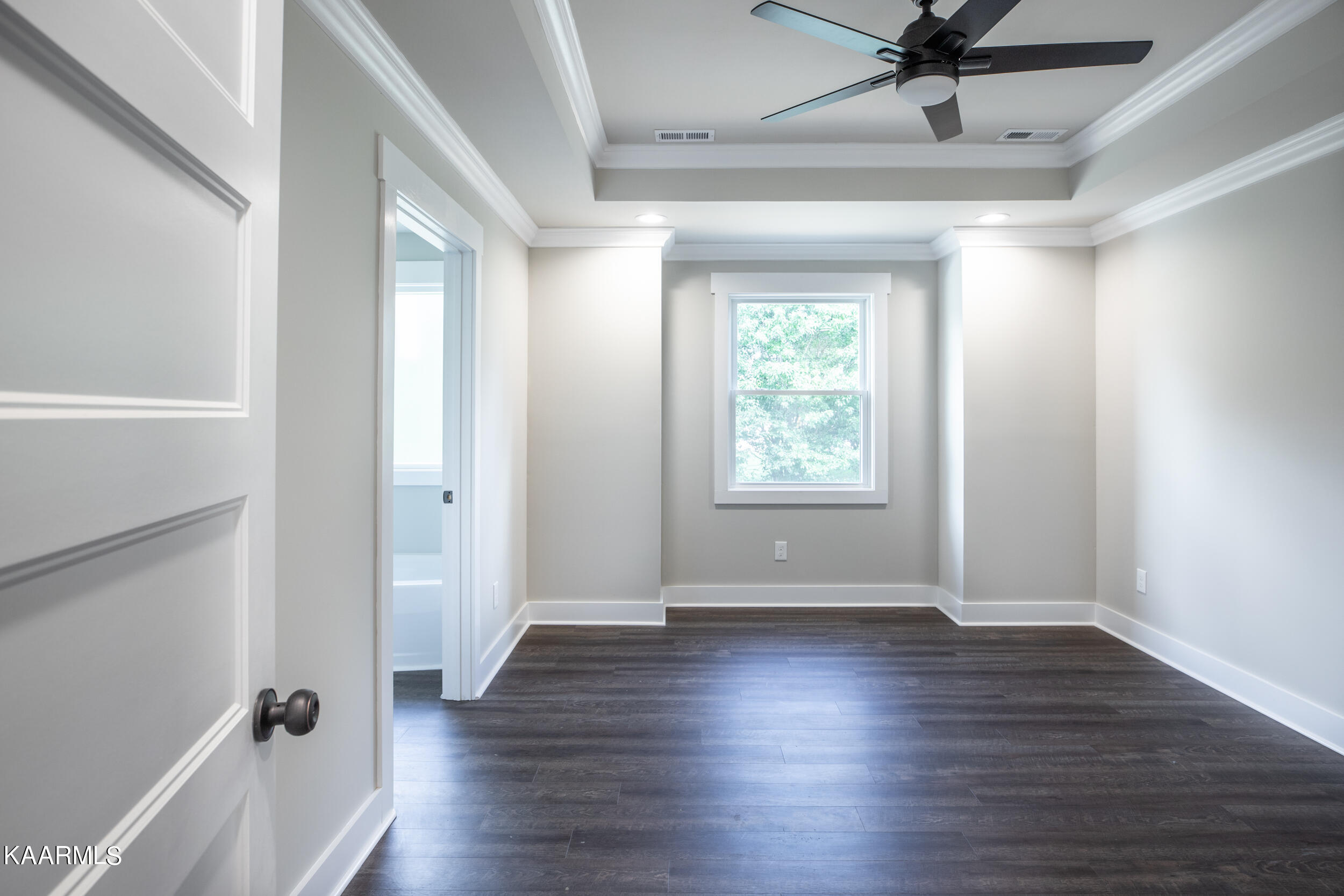 121 West Drive, LaFollette