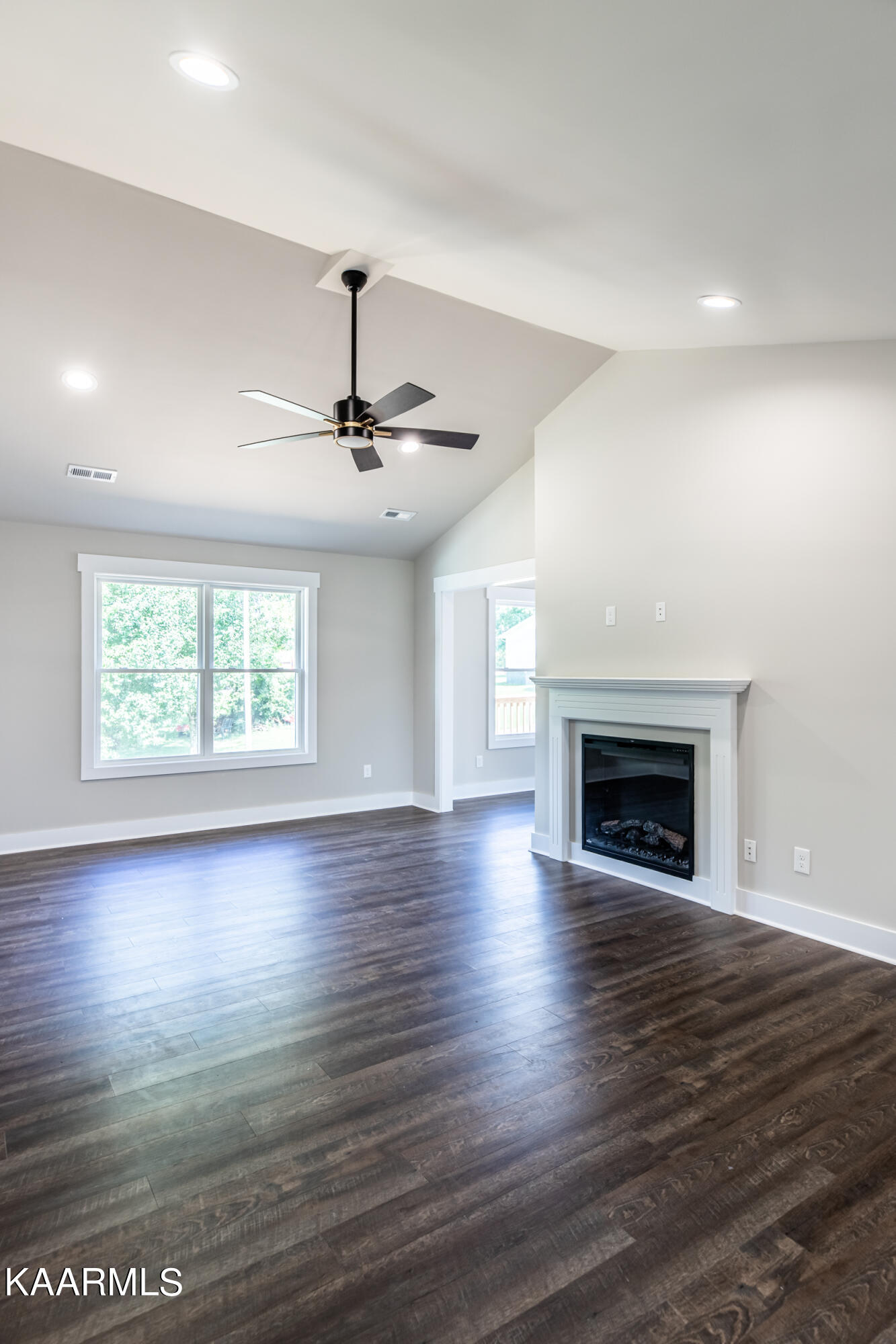 121 West Drive, LaFollette