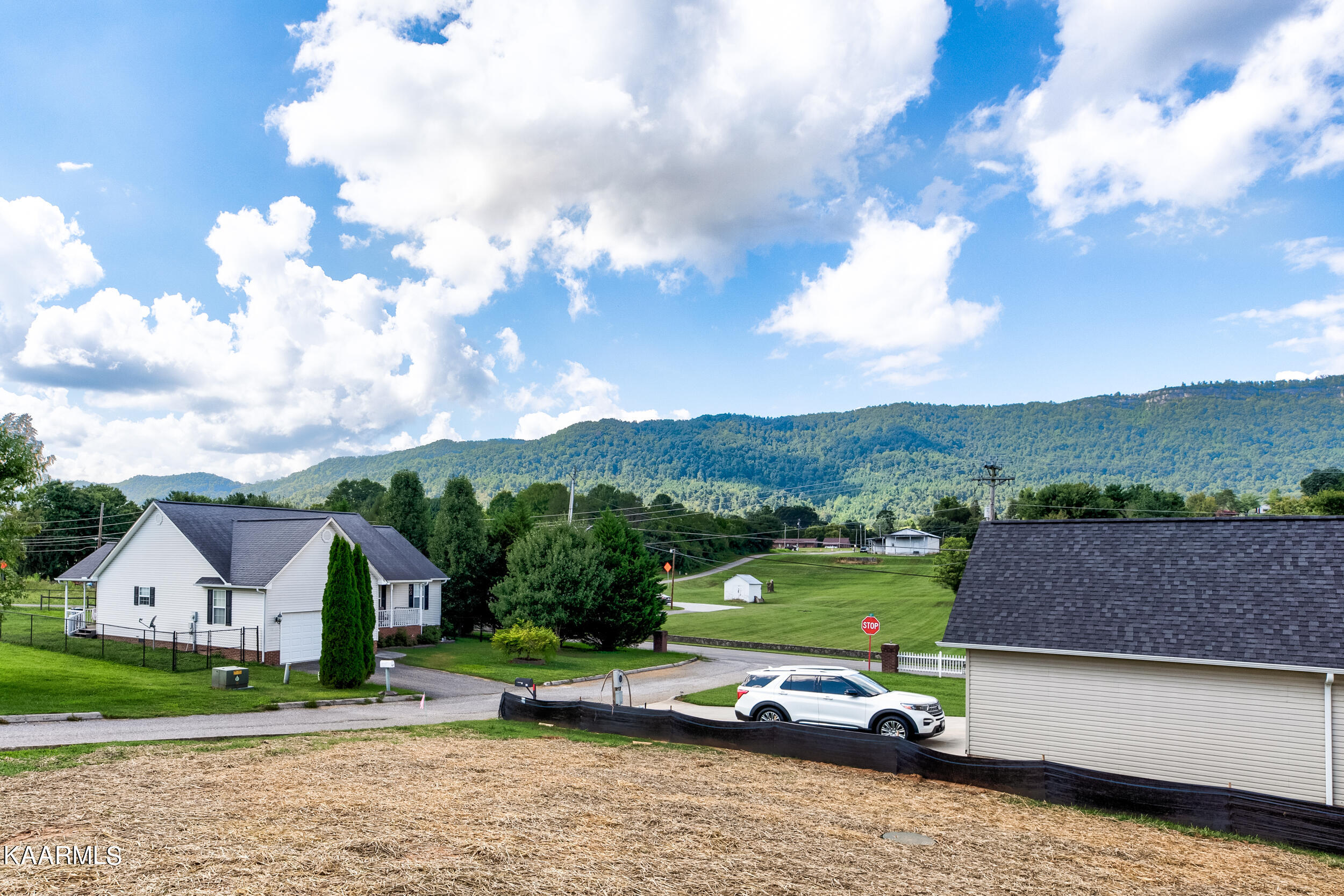 121 West Drive, LaFollette