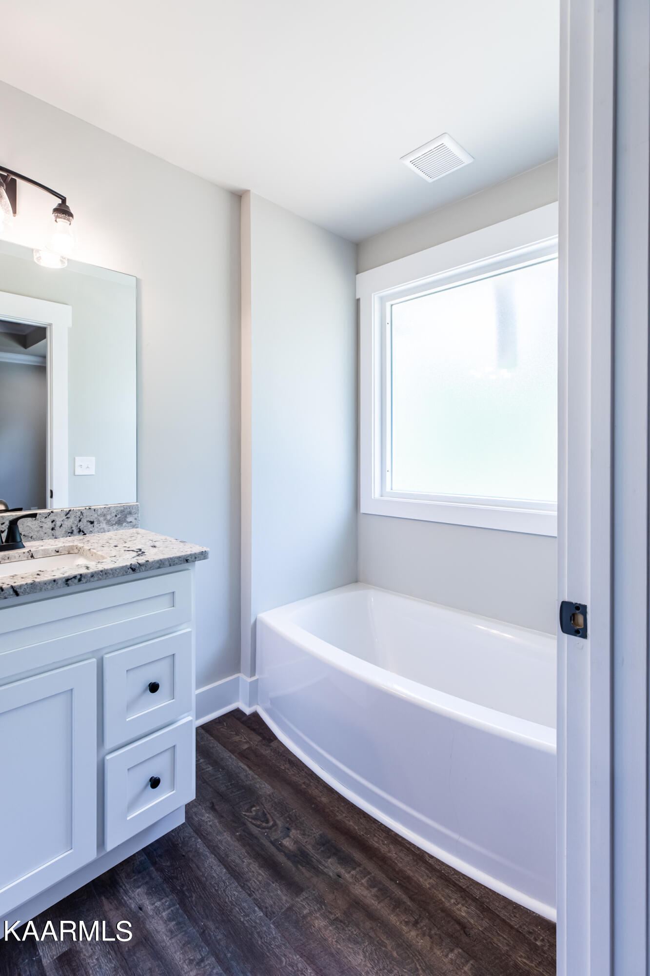 121 West Drive, LaFollette