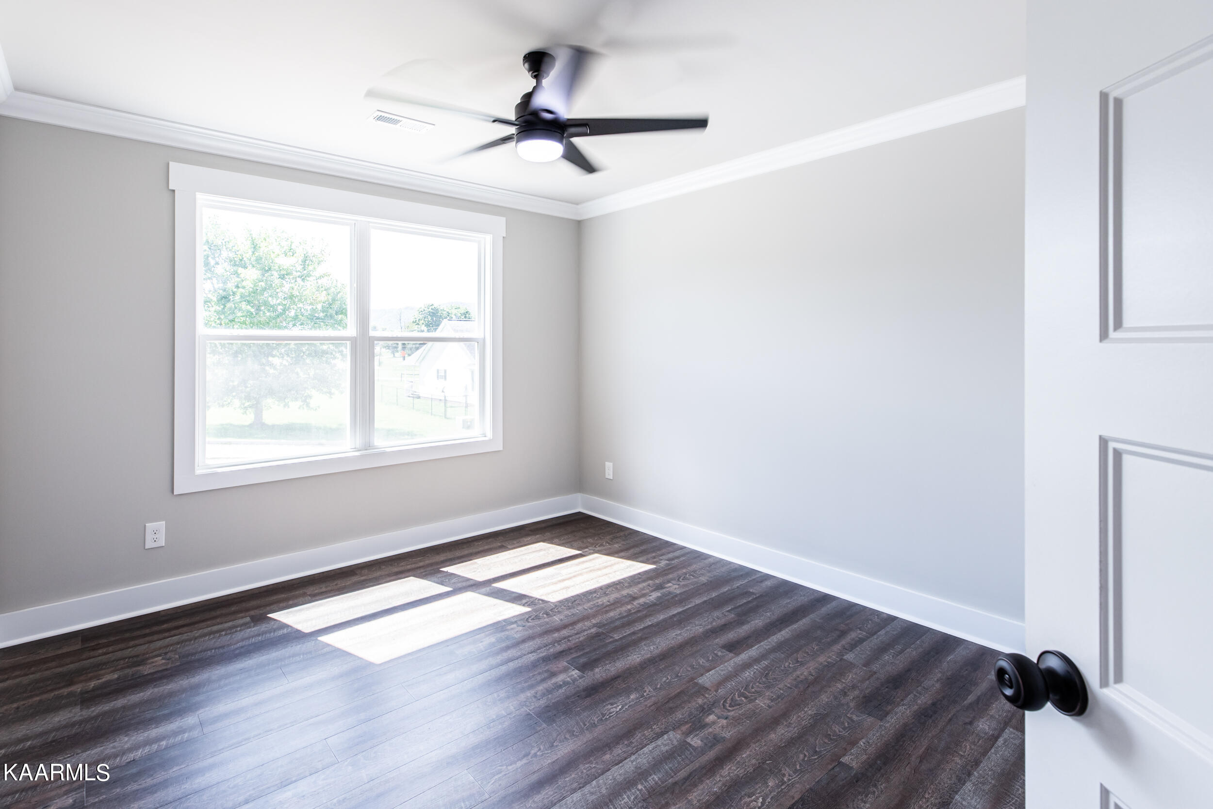 121 West Drive, LaFollette