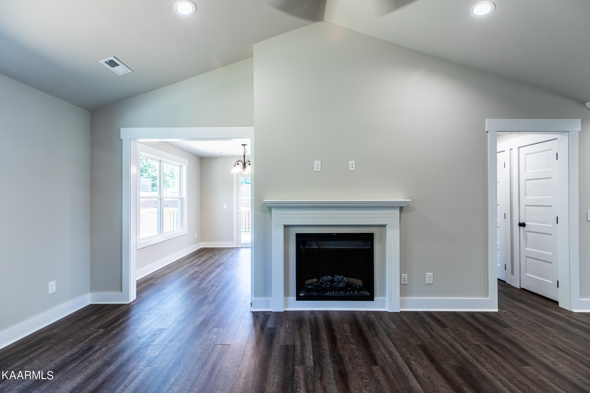 121 West Drive, LaFollette