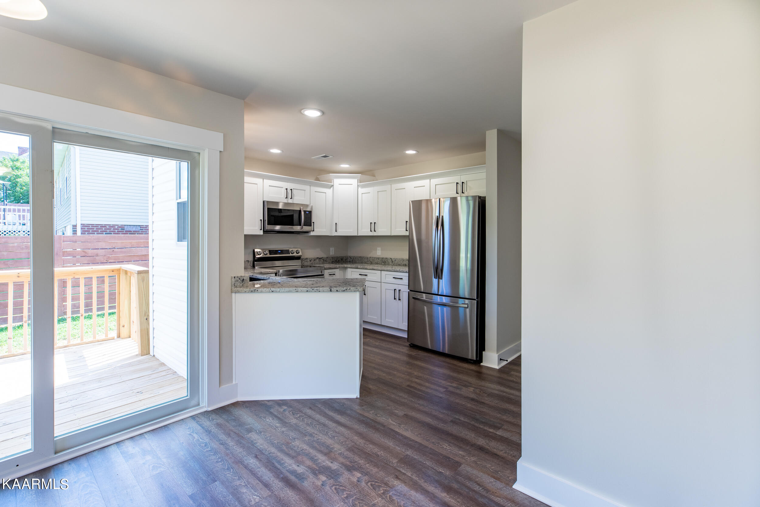 121 West Drive, LaFollette