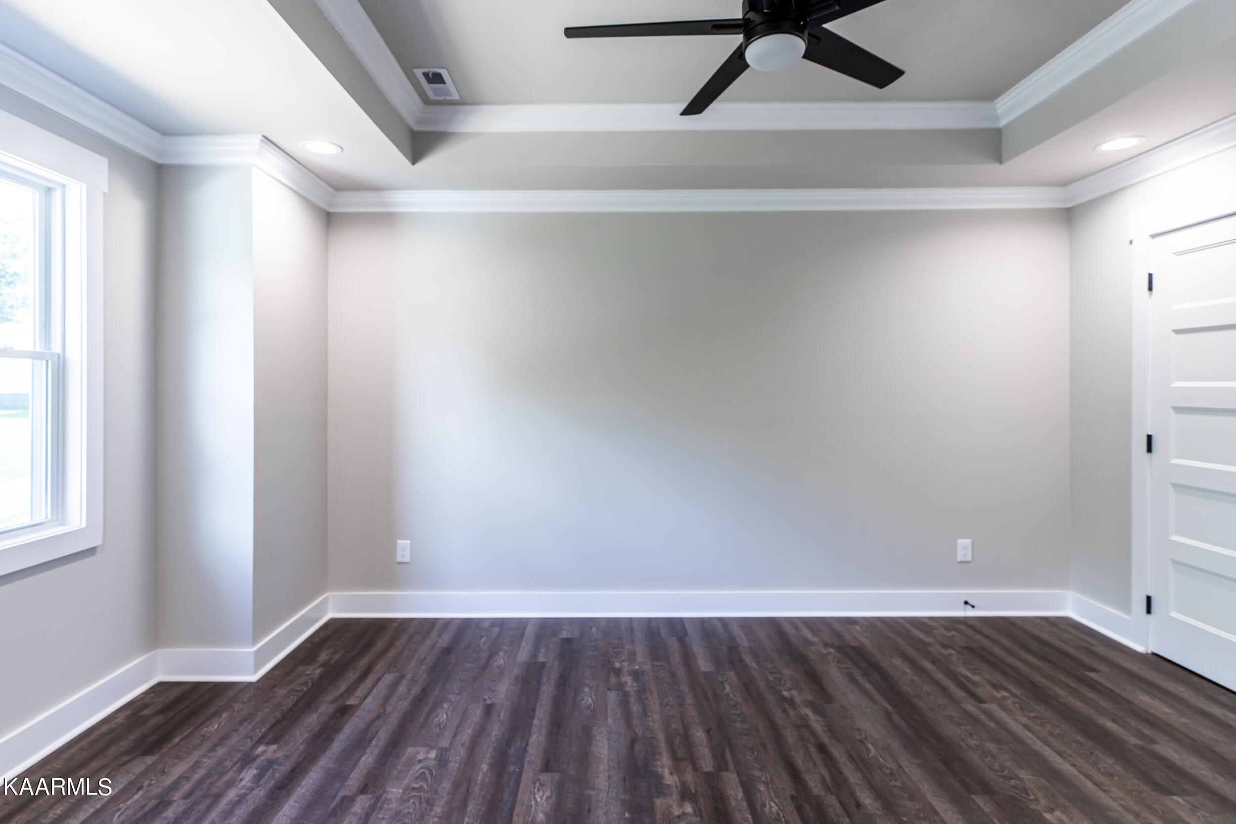 121 West Drive, LaFollette