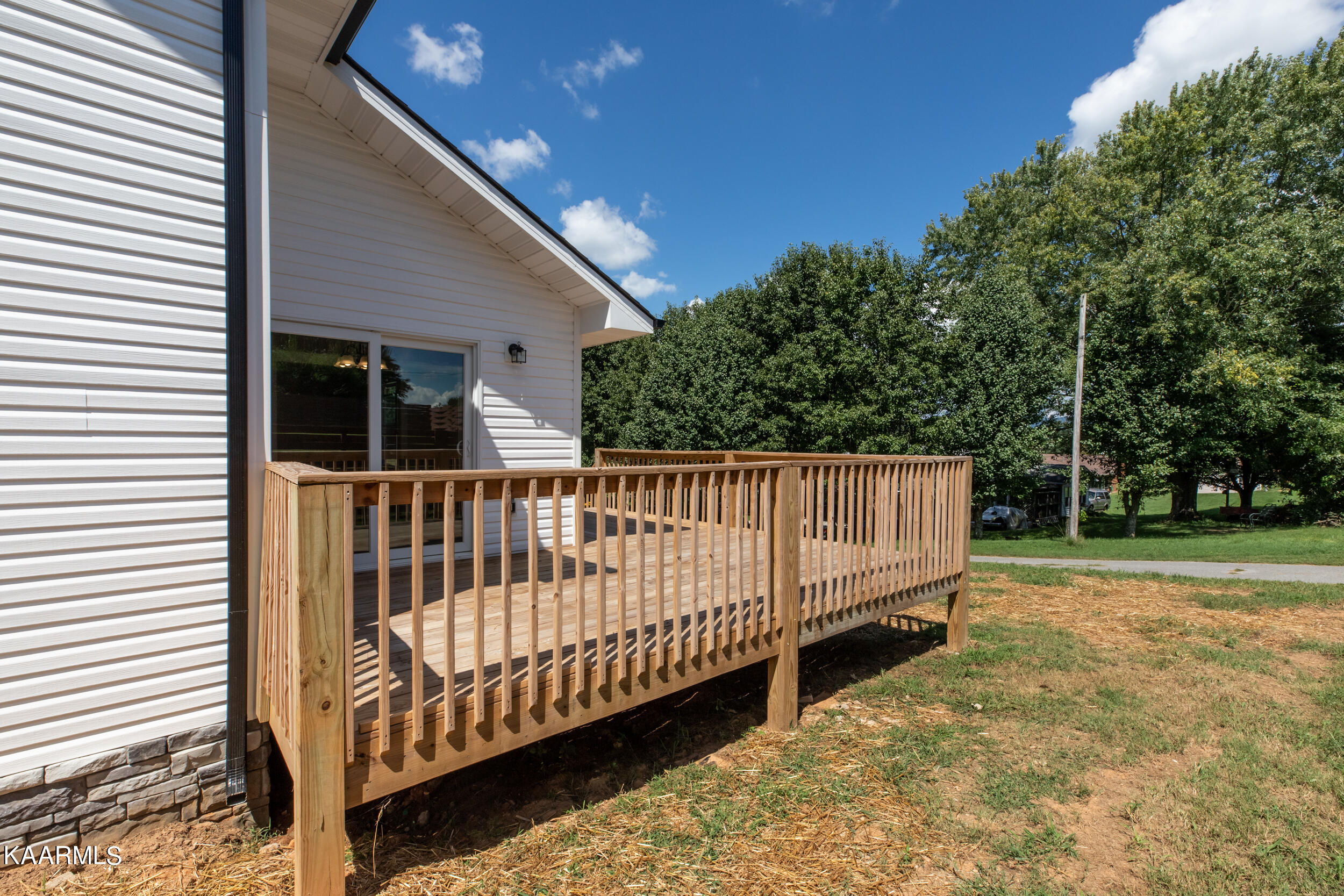 121 West Drive, LaFollette