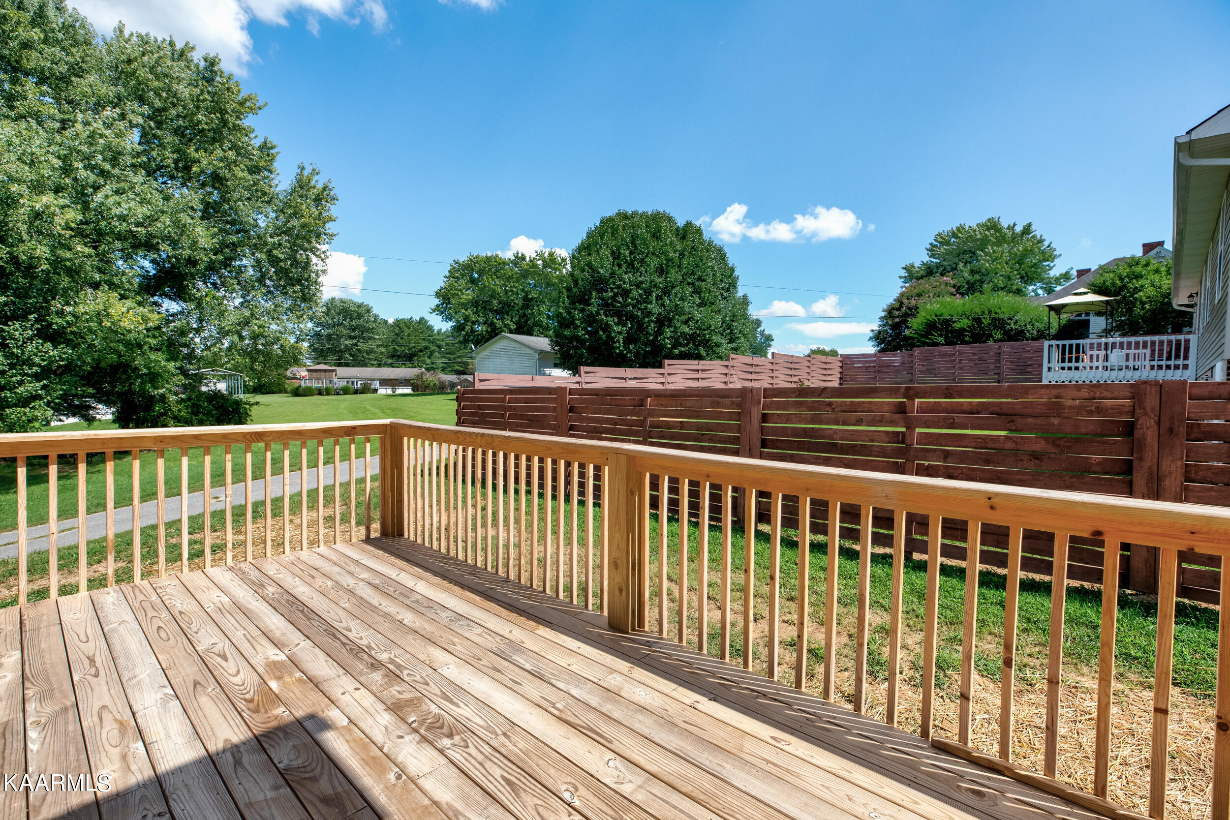 121 West Drive, LaFollette