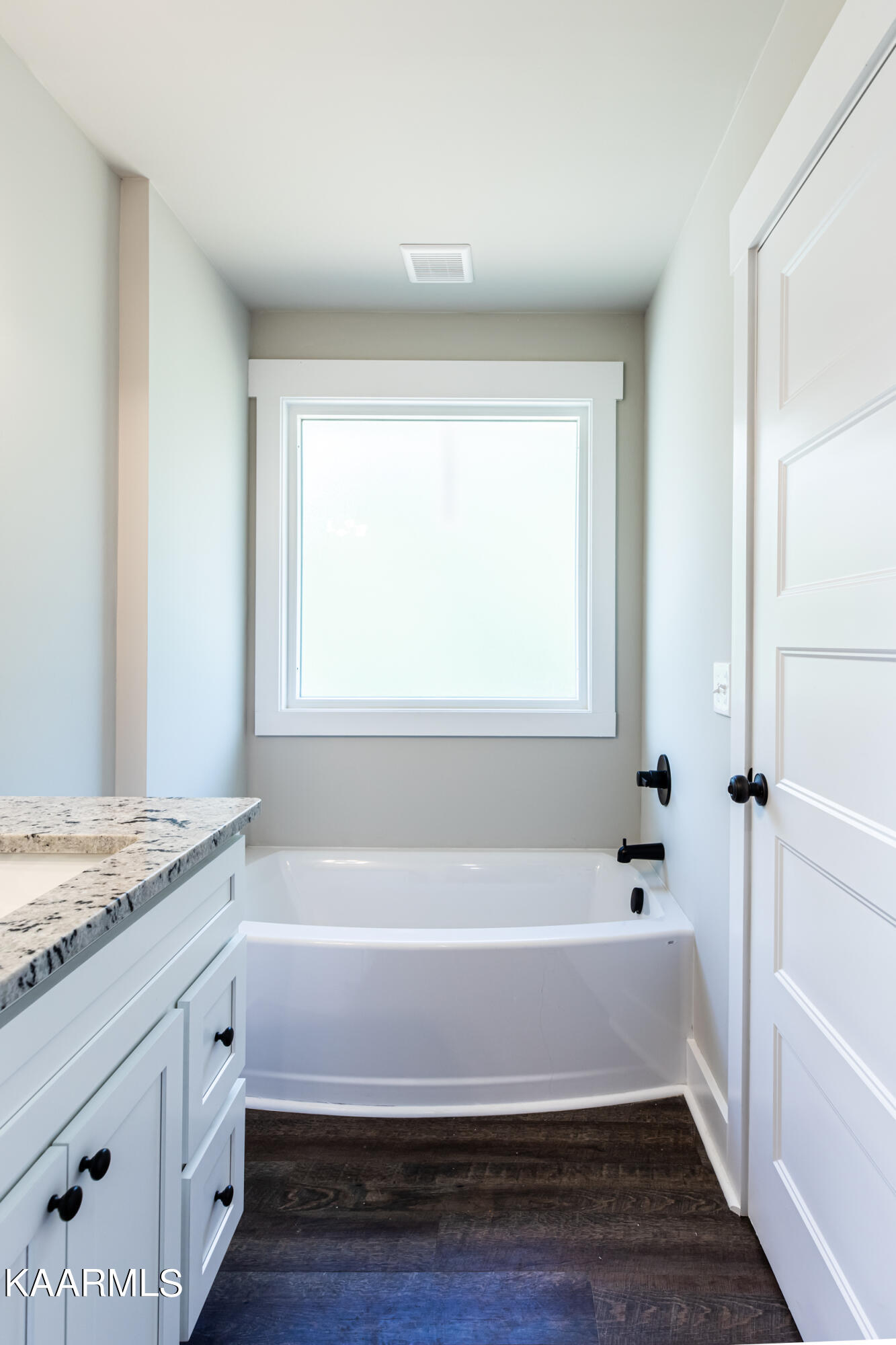 121 West Drive, LaFollette