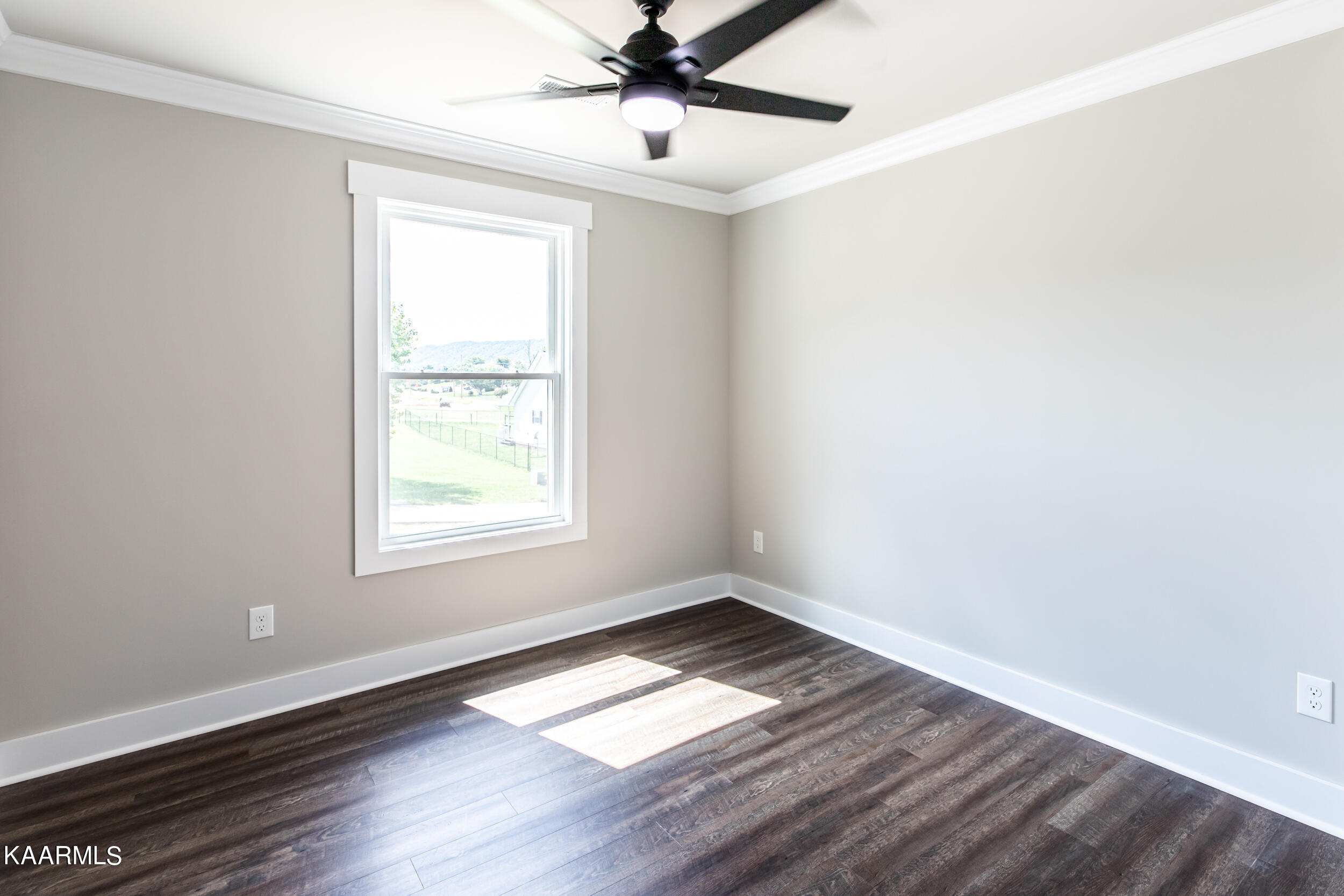 121 West Drive, LaFollette