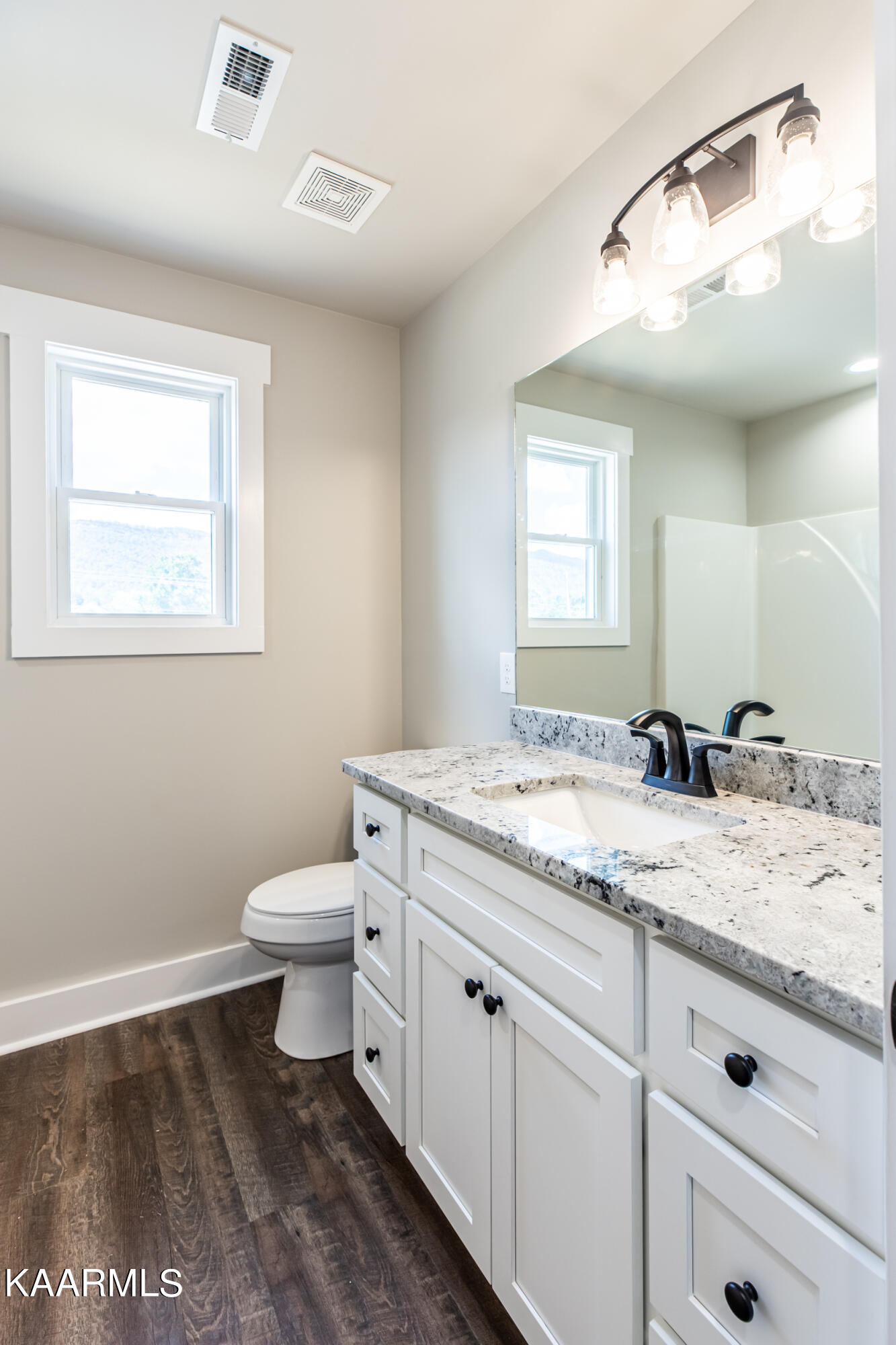 121 West Drive, LaFollette