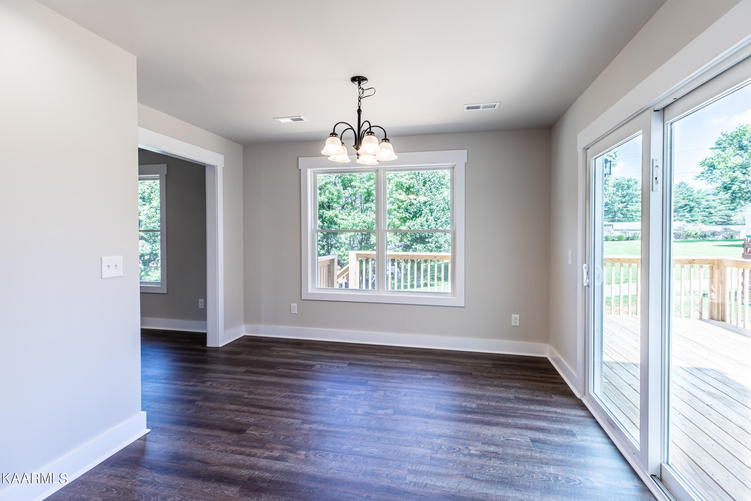 121 West Drive, LaFollette