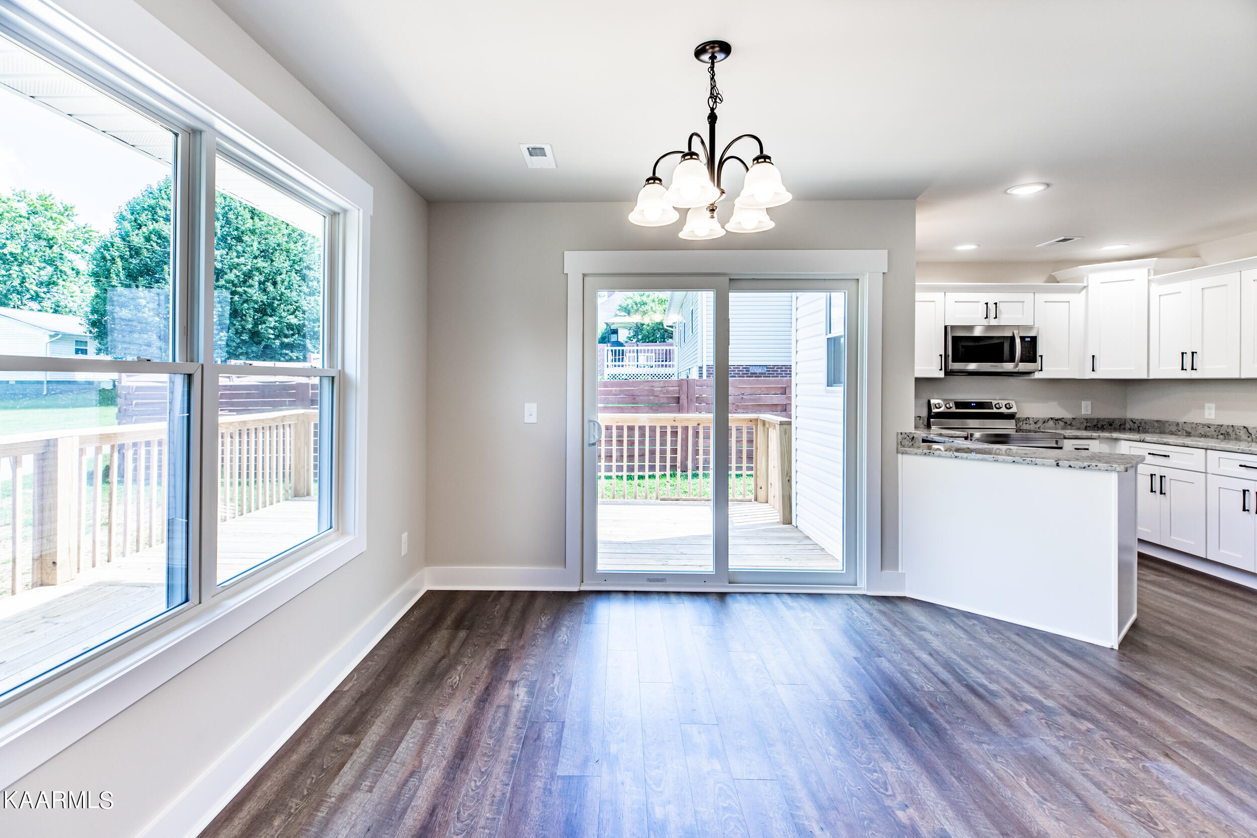 121 West Drive, LaFollette