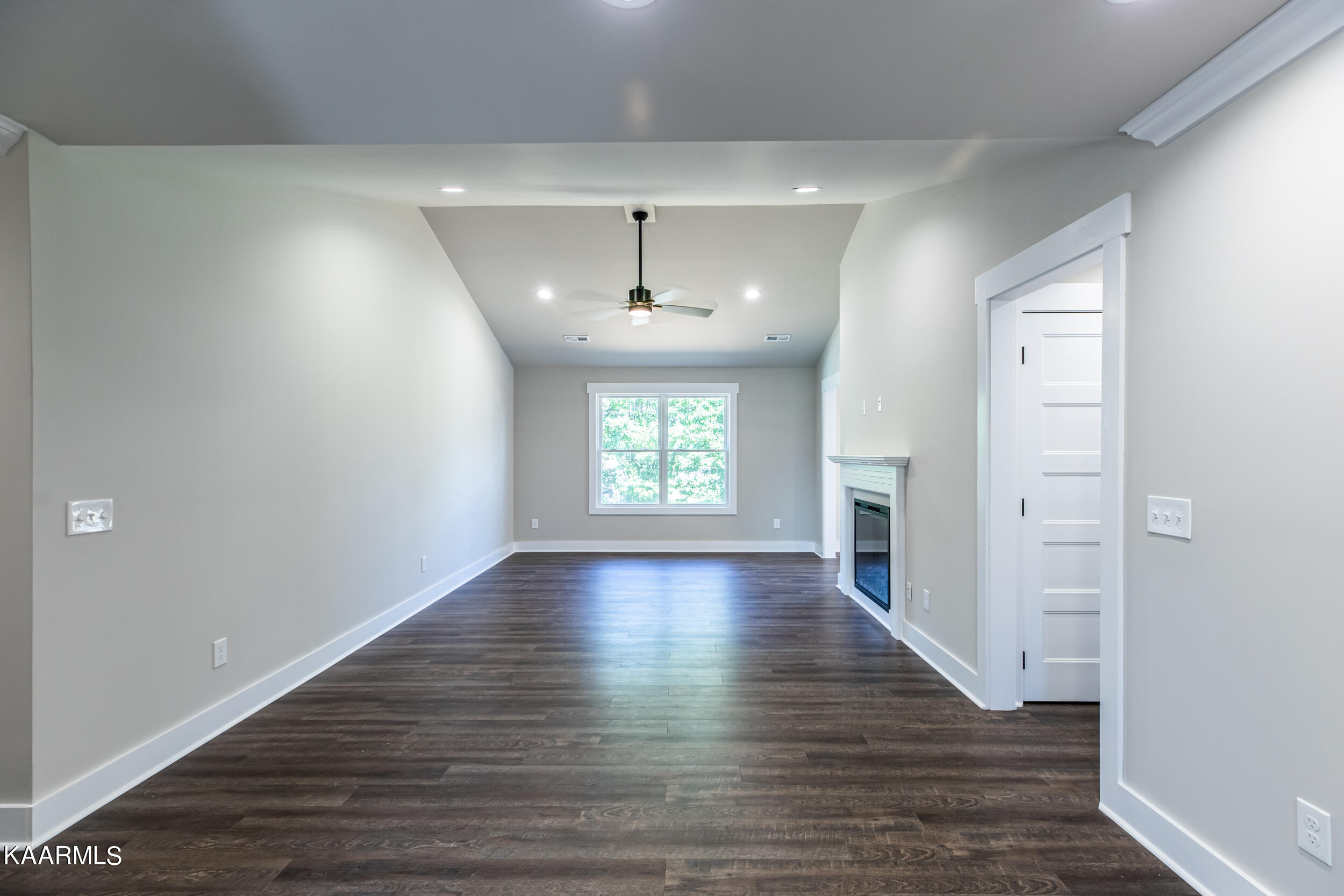 121 West Drive, LaFollette