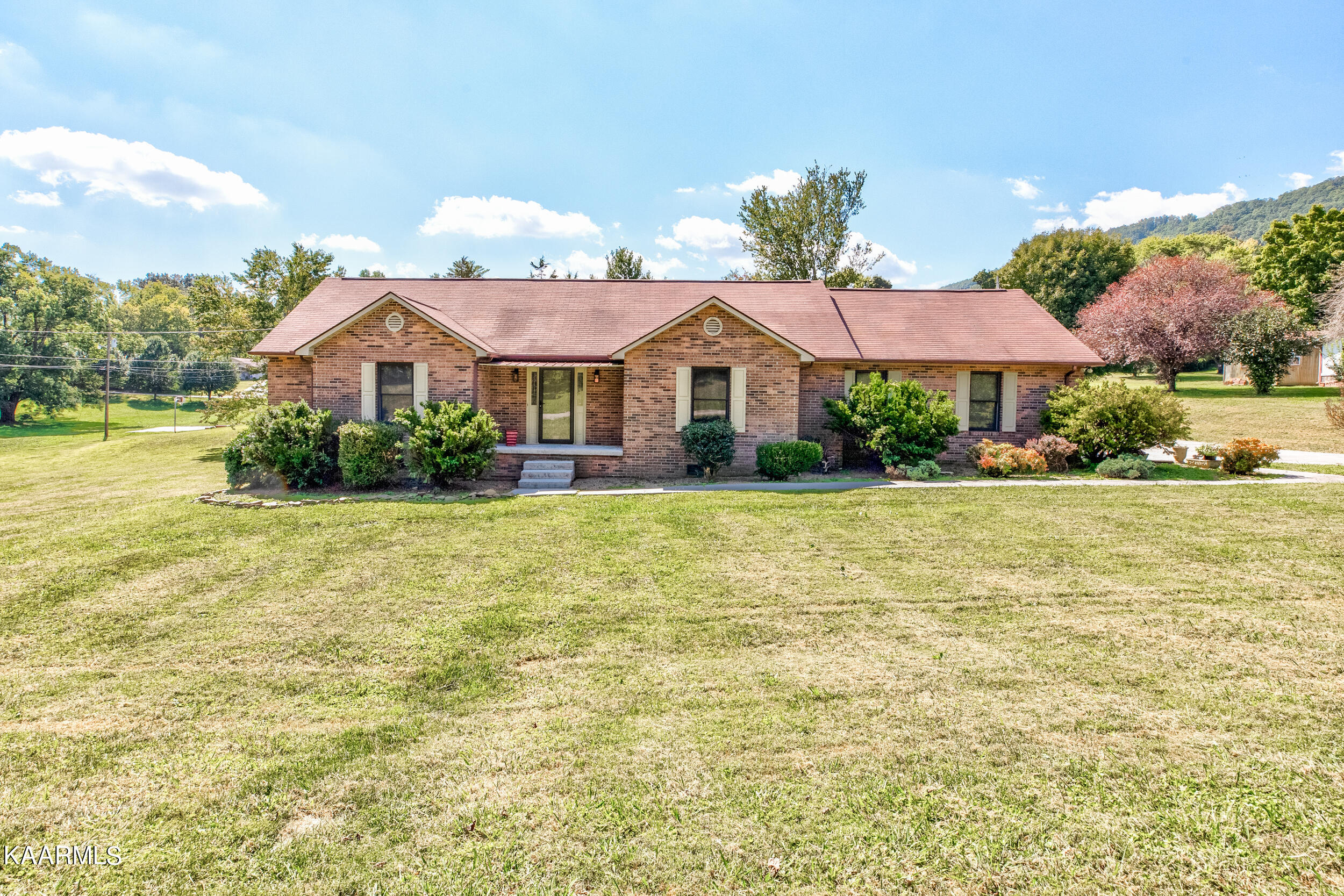 125 Foothills Circle, LaFollette
