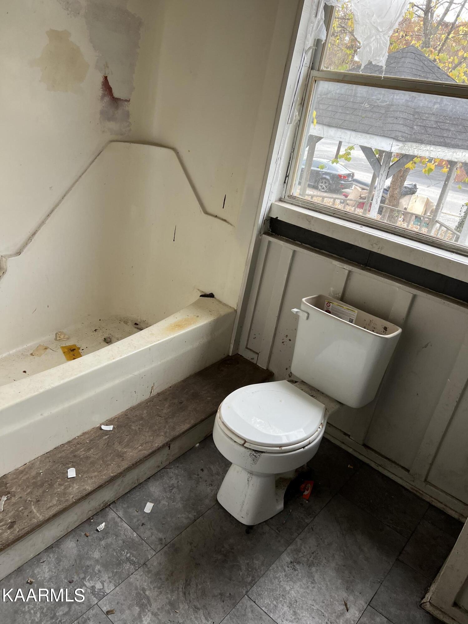 605 & 607 S Indiana Ave, LaFollette