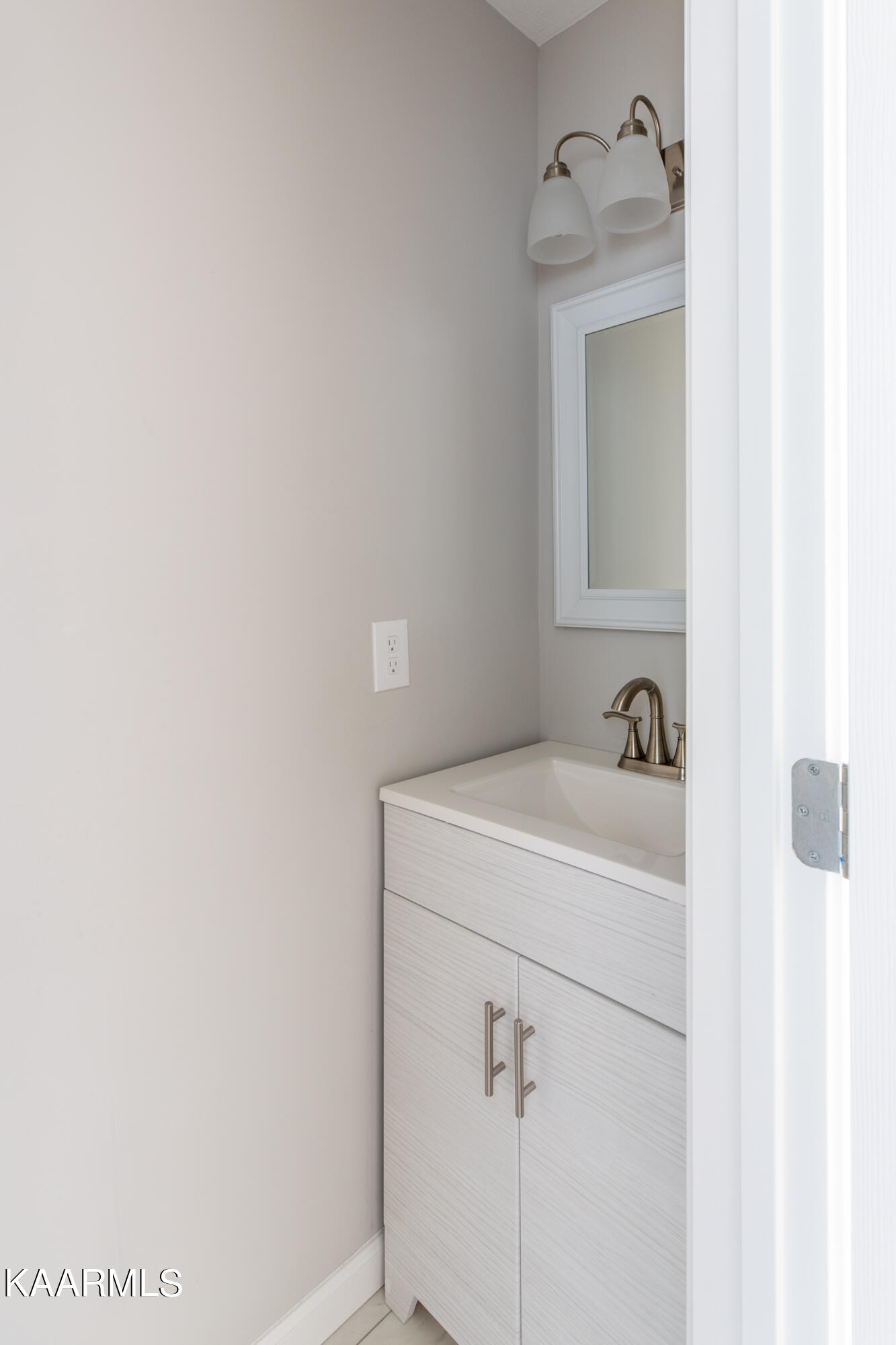 8004 Campbells Point Rd