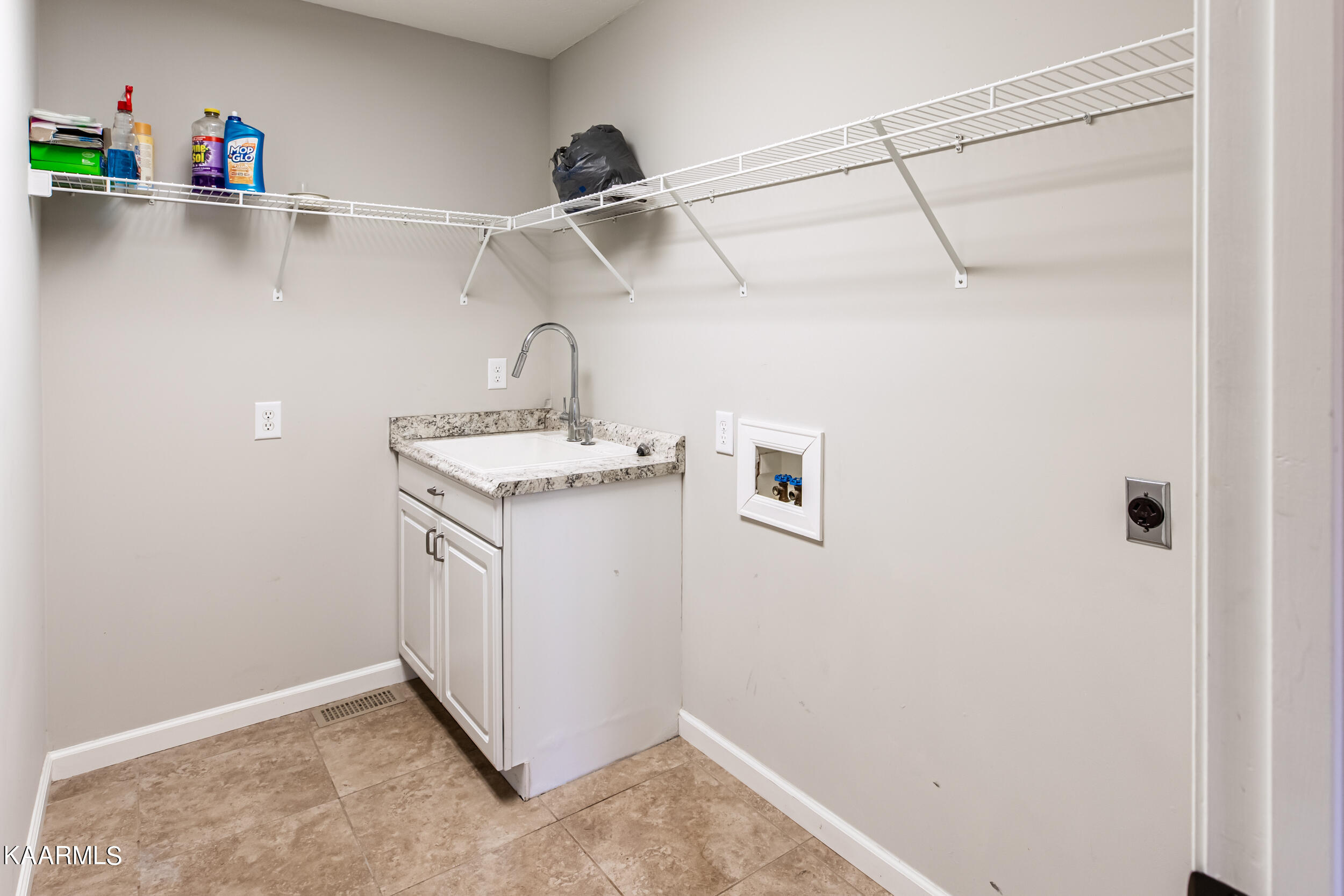 8004 Campbells Point Rd