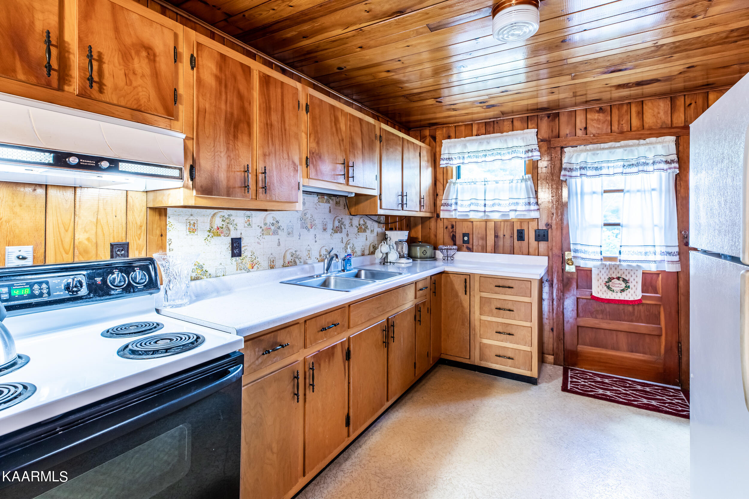 116 Sealanders Lane, LaFollette