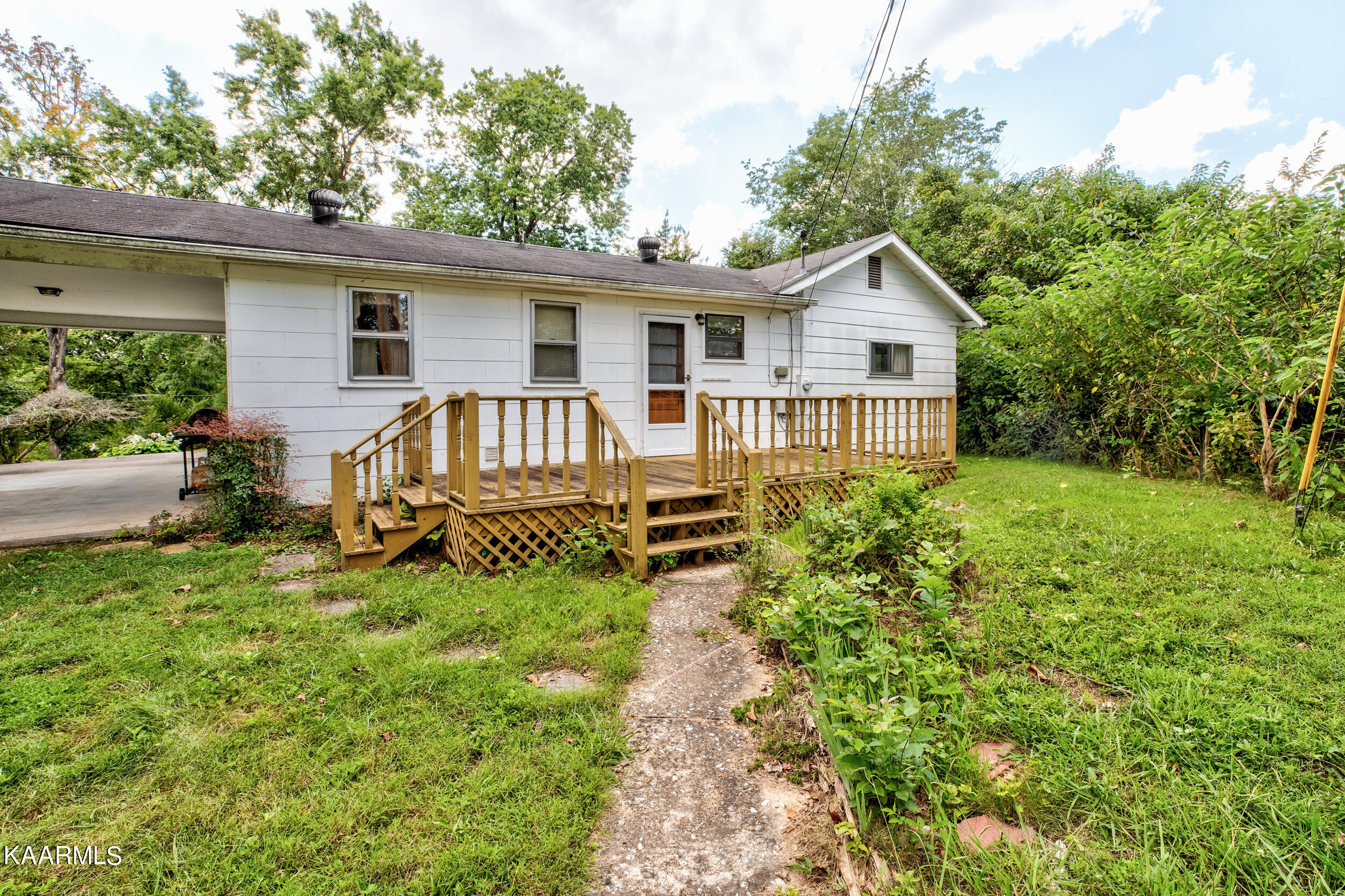 116 Sealanders Lane, LaFollette